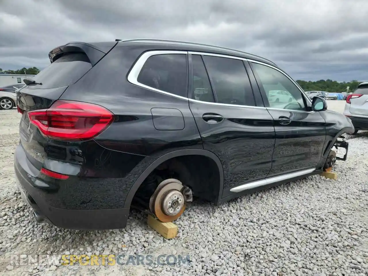 3 Photograph of a damaged car 5UXTY3C08M9F55543 BMW X3 2021