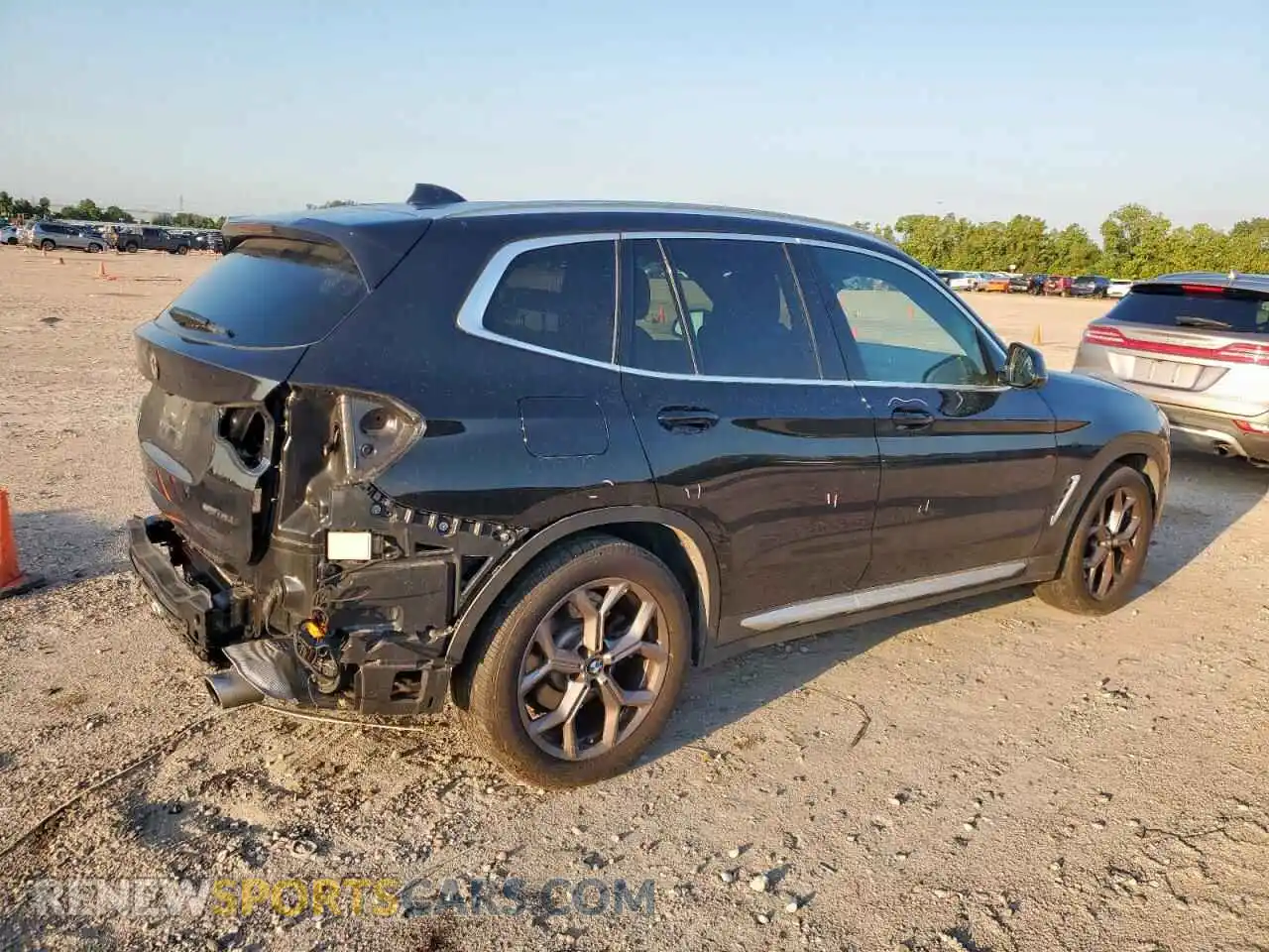 3 Photograph of a damaged car 5UXTY3C08M9G70577 BMW X3 2021