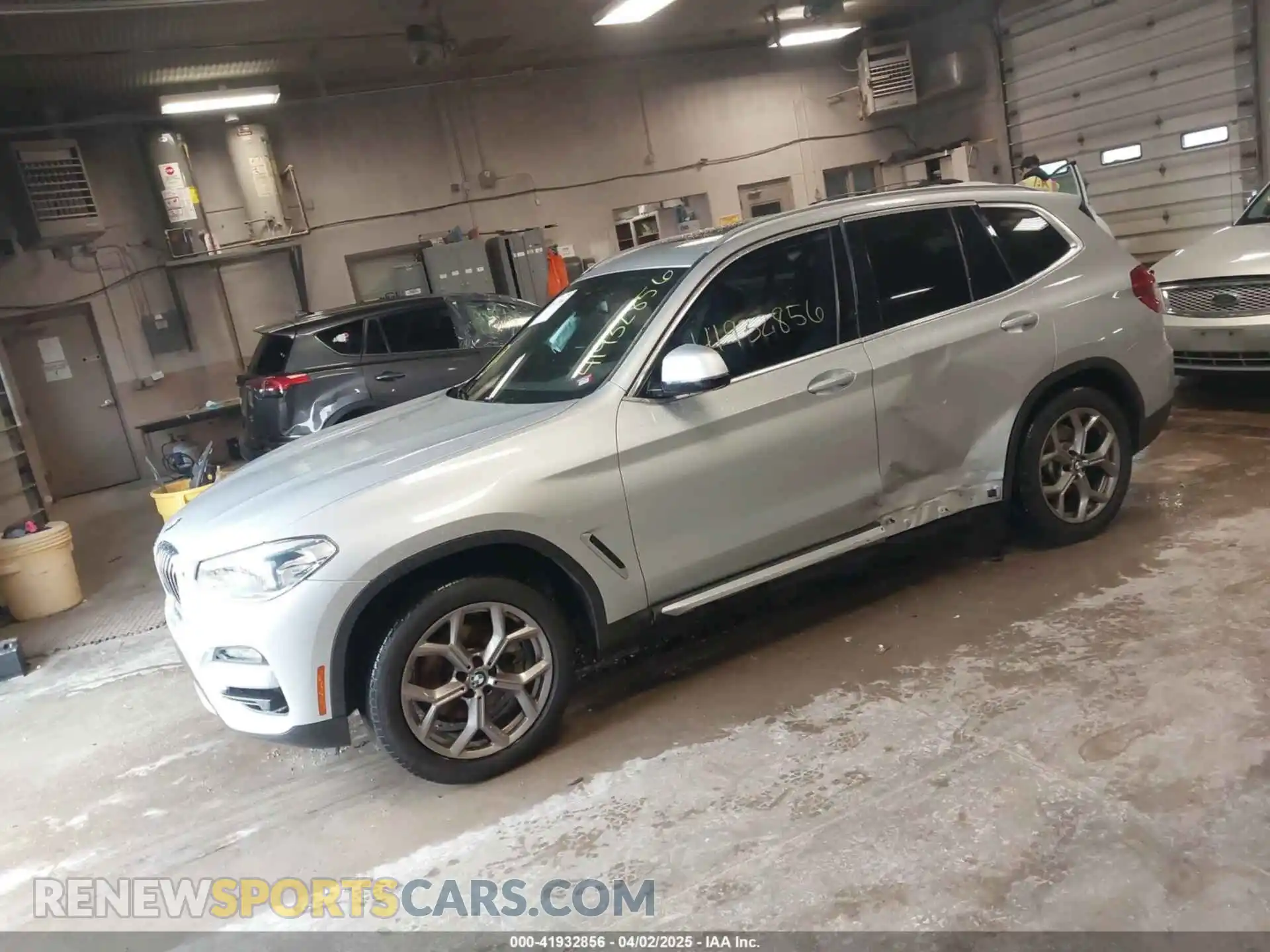 2 Photograph of a damaged car 5UXTY3C08M9H85664 BMW X3 2021