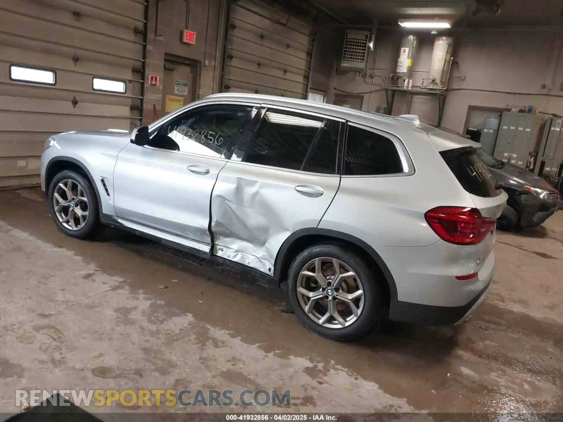 3 Photograph of a damaged car 5UXTY3C08M9H85664 BMW X3 2021