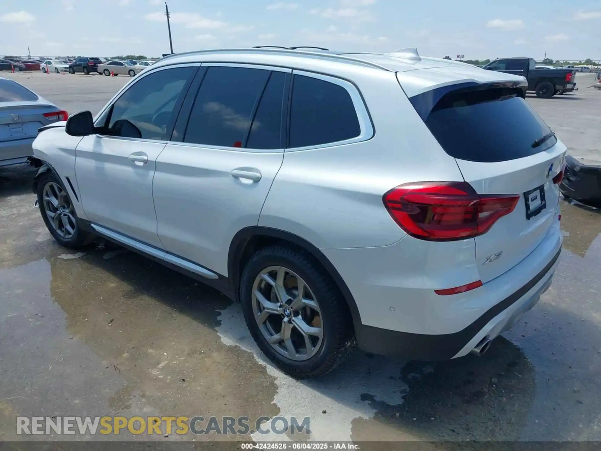 3 Photograph of a damaged car 5UXTY3C09M9H84619 BMW X3 2021