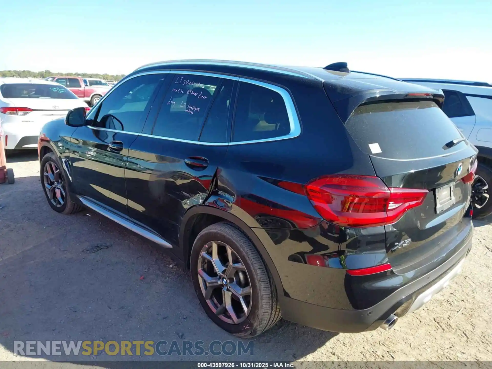 3 Photograph of a damaged car 5UXTY3C0XM9D85203 BMW X3 2021
