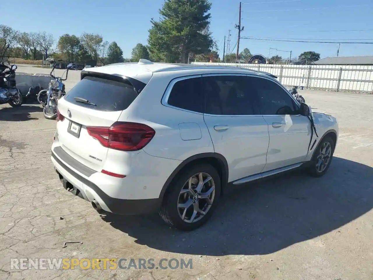 3 Photograph of a damaged car 5UXTY5C00M9D90504 BMW X3 2021