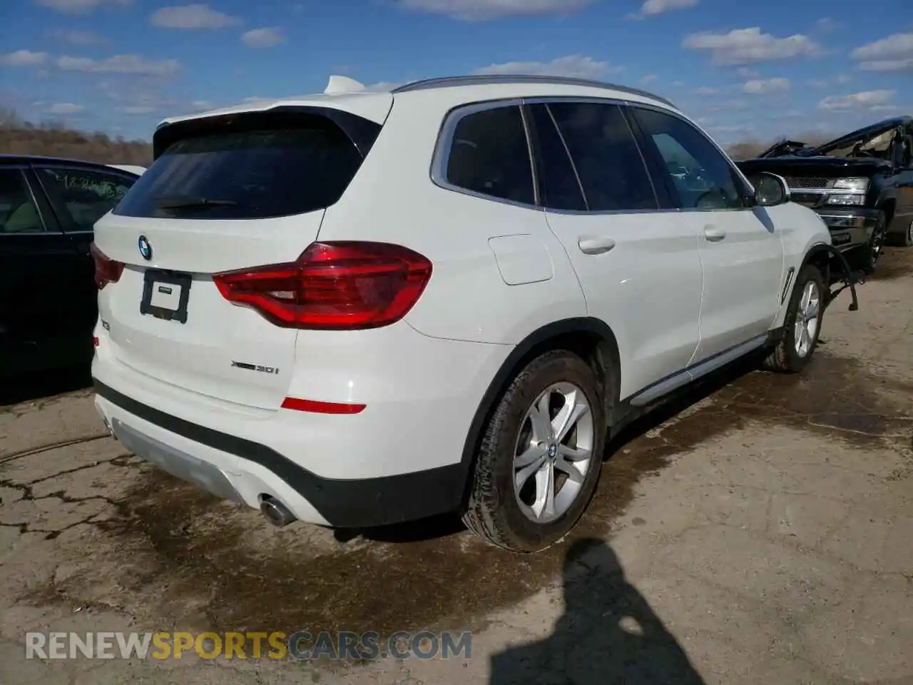 3 Photograph of a damaged car 5UXTY5C00M9G40162 BMW X3 2021