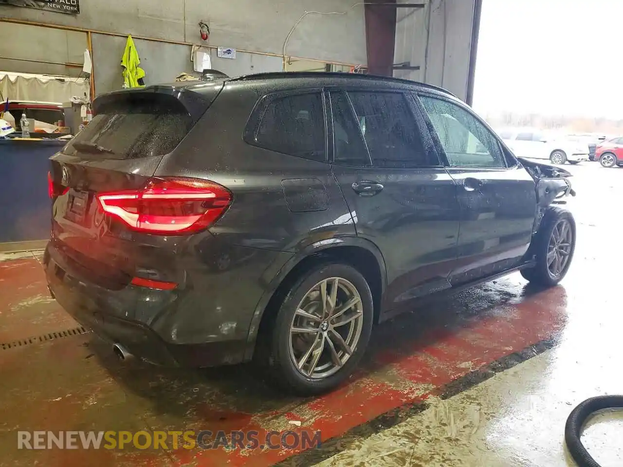 3 Photograph of a damaged car 5UXTY5C00M9G87384 BMW X3 2021