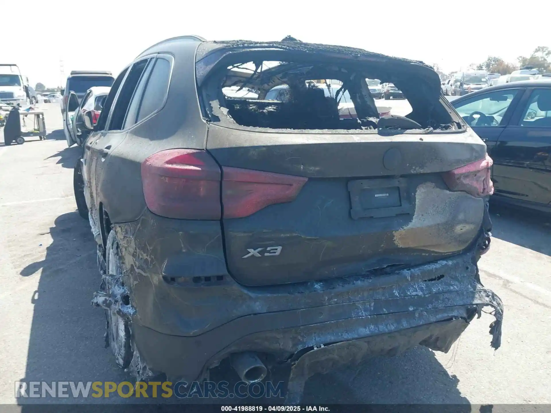 3 Photograph of a damaged car 5UXTY5C00M9H2A905 BMW X3 2021