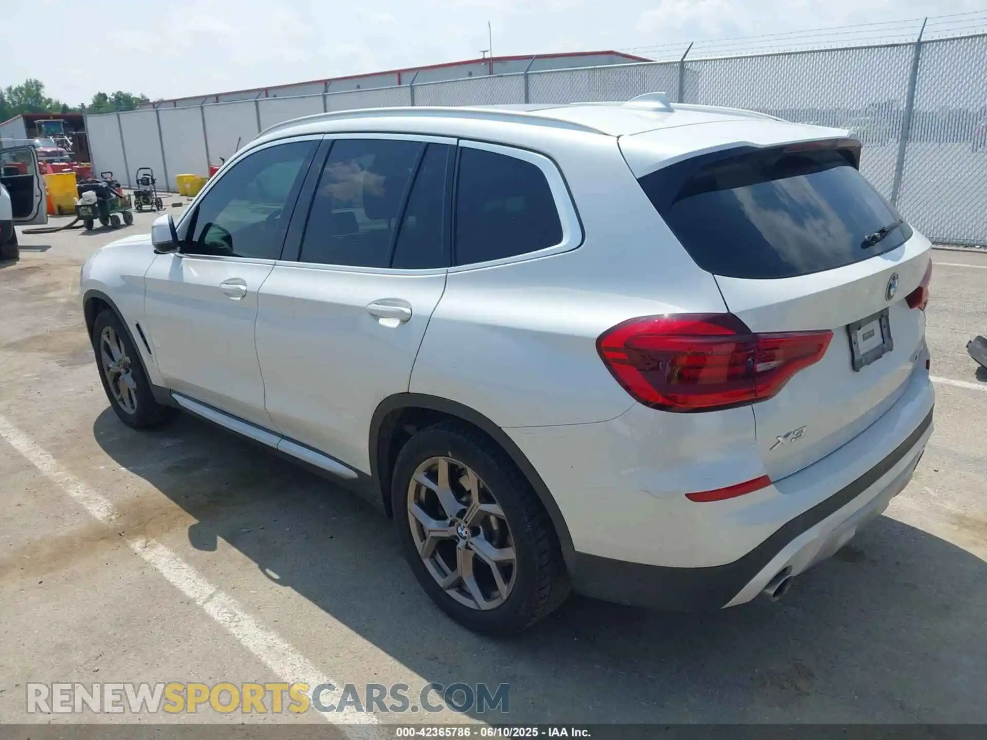 3 Photograph of a damaged car 5UXTY5C02M9G56072 BMW X3 2021