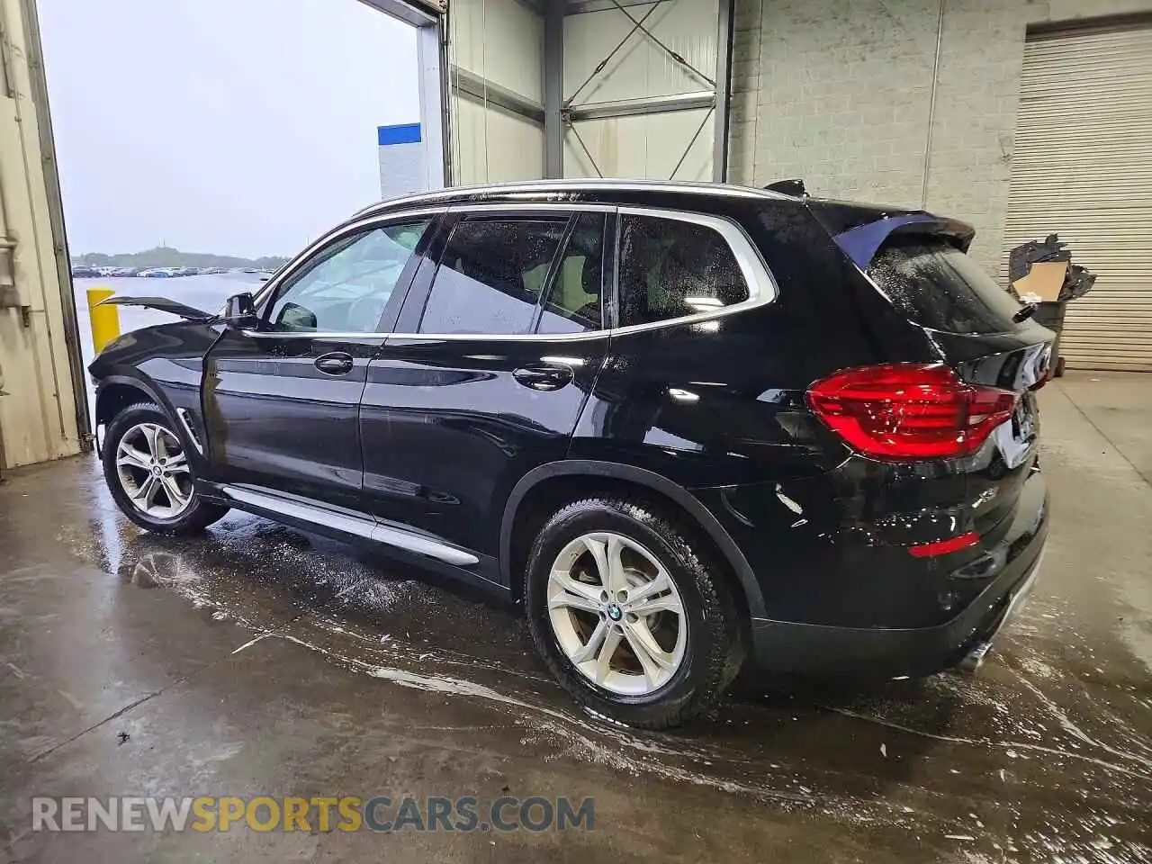 2 Photograph of a damaged car 5UXTY5C03M9G42066 BMW X3 2021