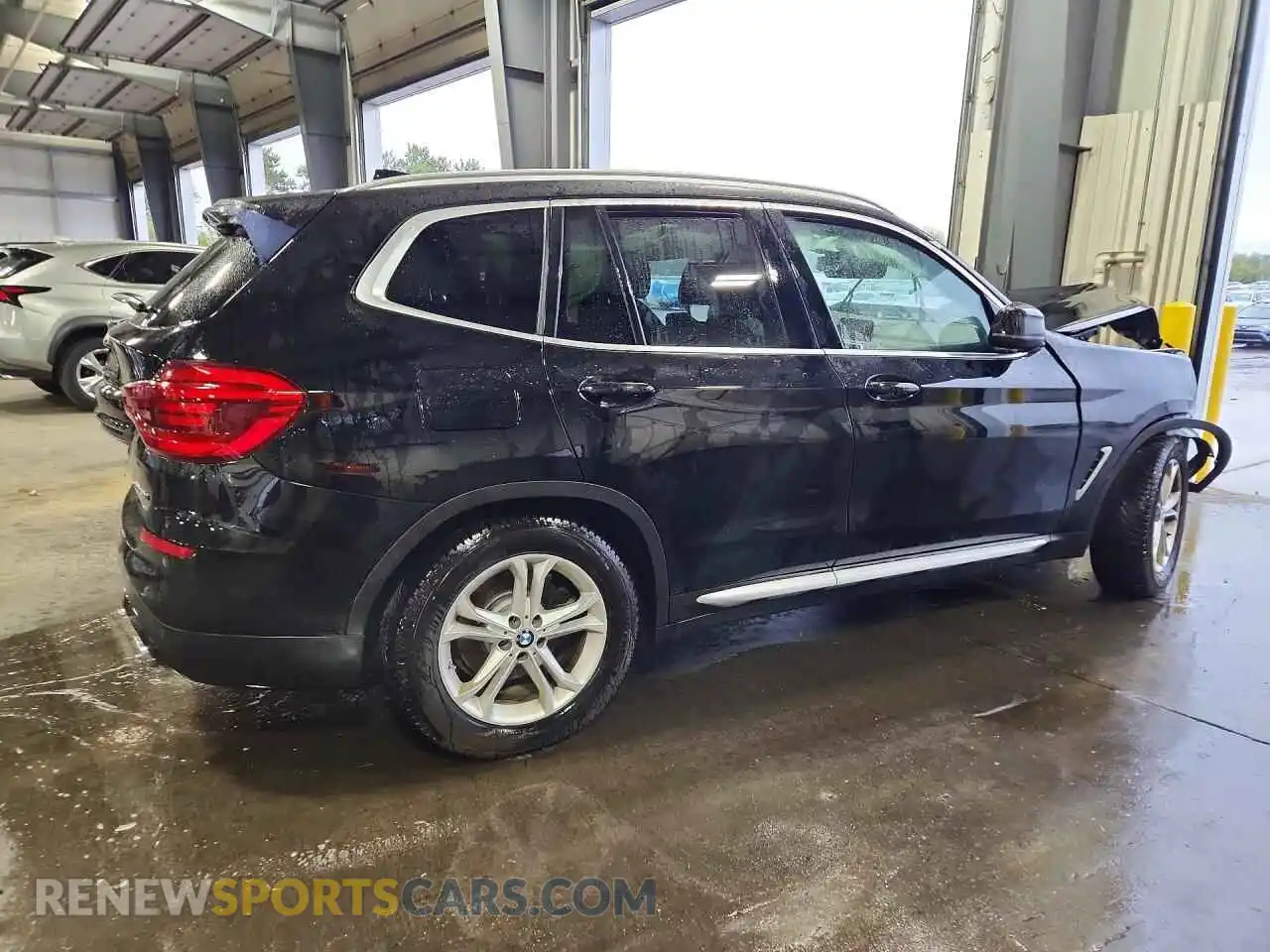 3 Photograph of a damaged car 5UXTY5C03M9G42066 BMW X3 2021