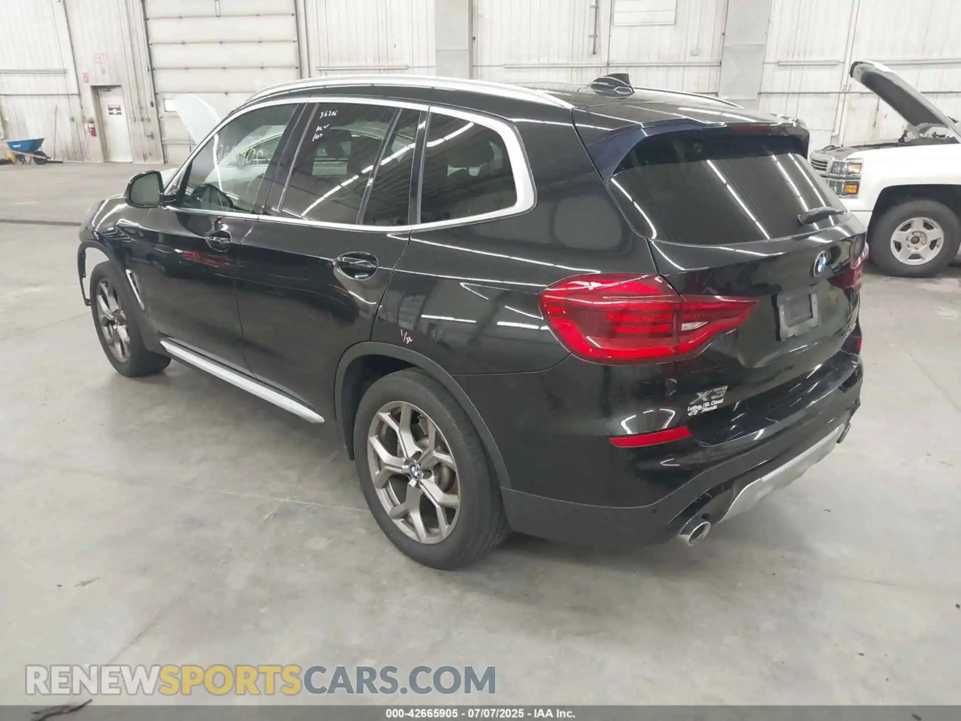 3 Photograph of a damaged car 5UXTY5C04M9D97147 BMW X3 2021