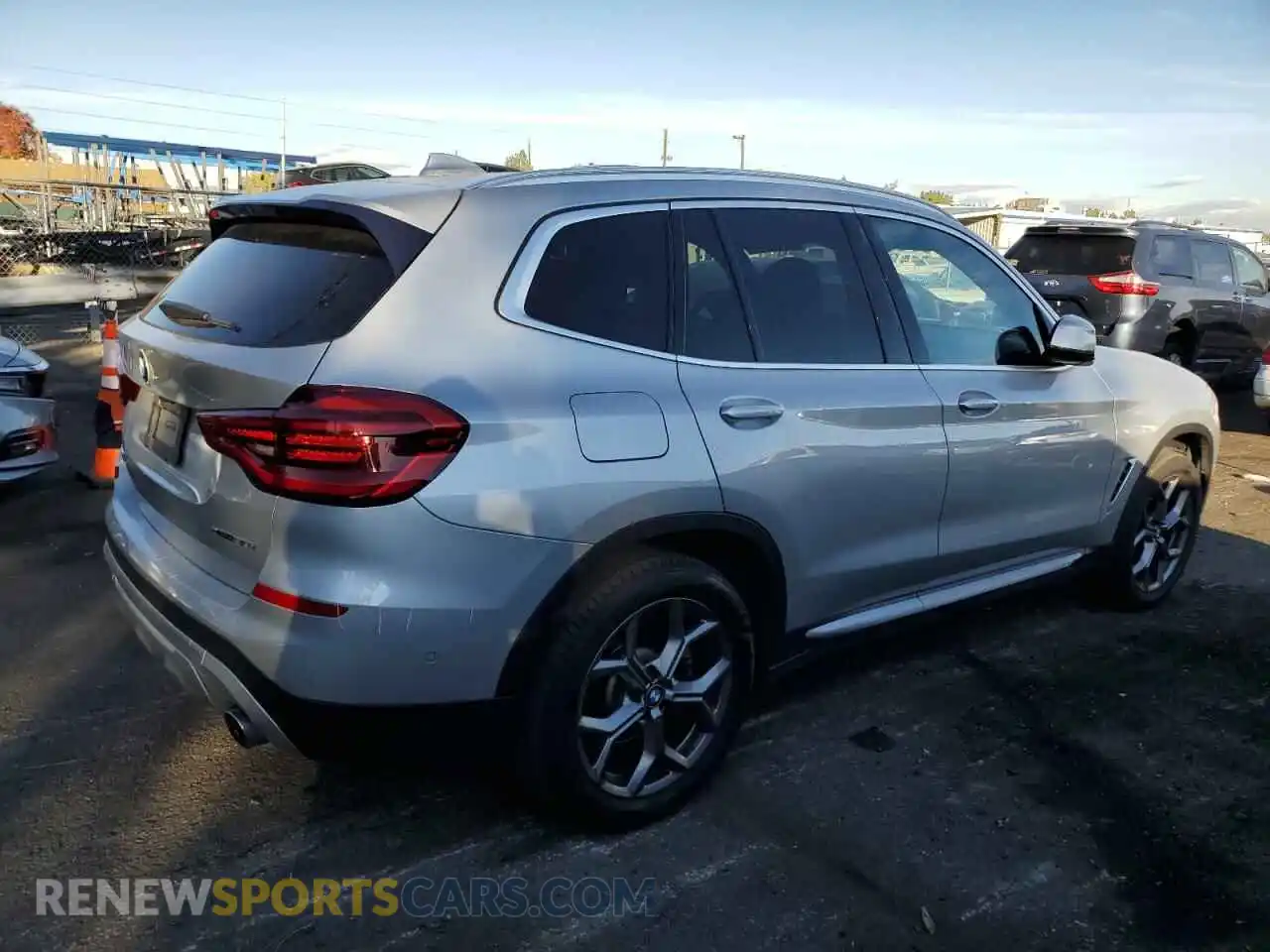 3 Photograph of a damaged car 5UXTY5C04M9E22516 BMW X3 2021