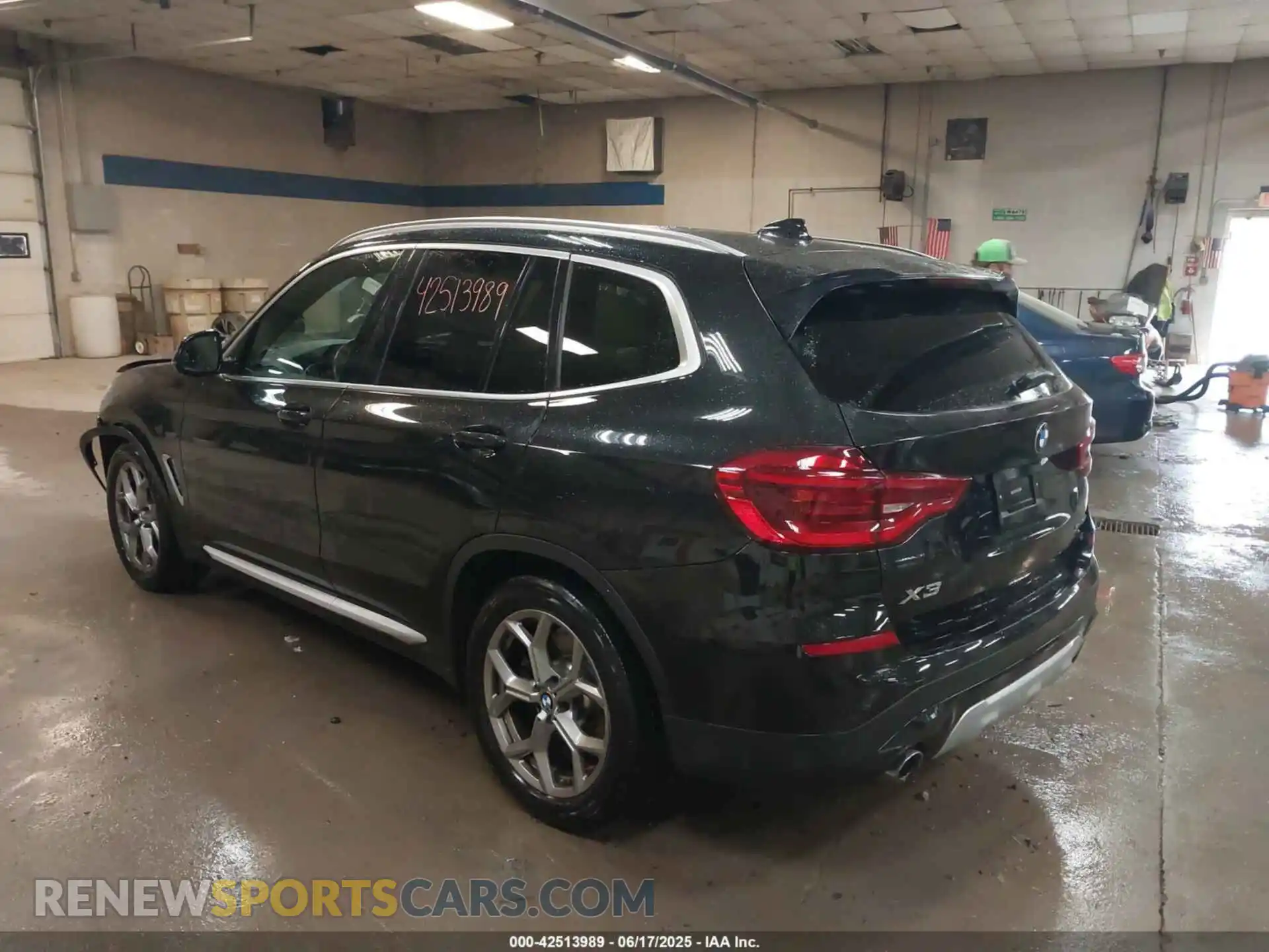 3 Photograph of a damaged car 5UXTY5C04M9G49382 BMW X3 2021