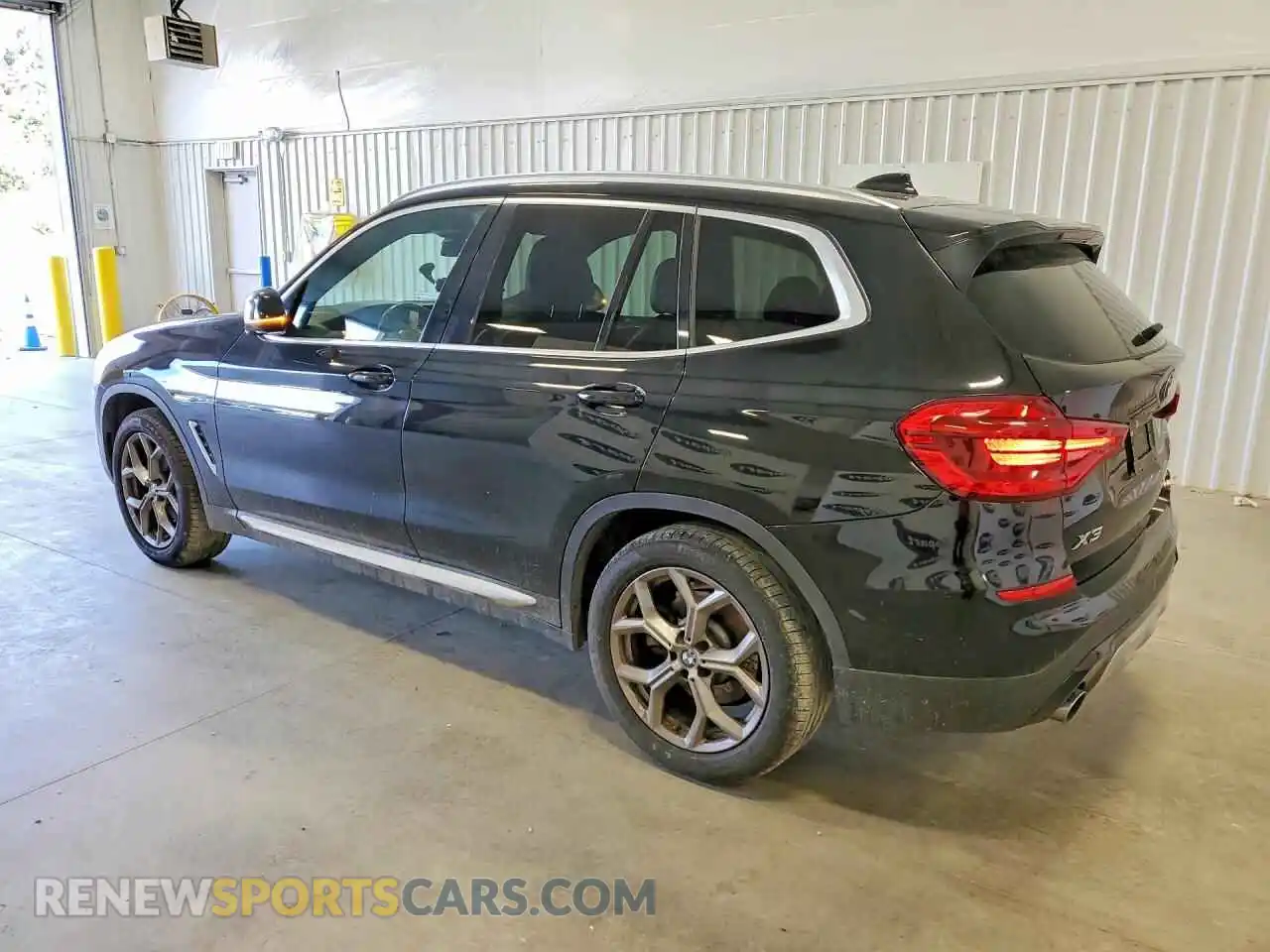 2 Photograph of a damaged car 5UXTY5C05M9E37011 BMW X3 2021