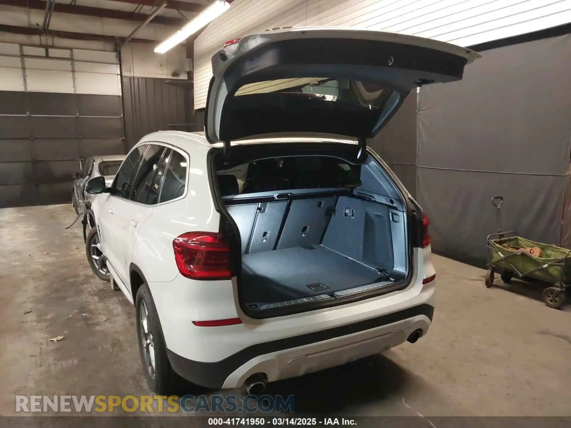 3 Photograph of a damaged car 5UXTY5C07M9F57926 BMW X3 2021