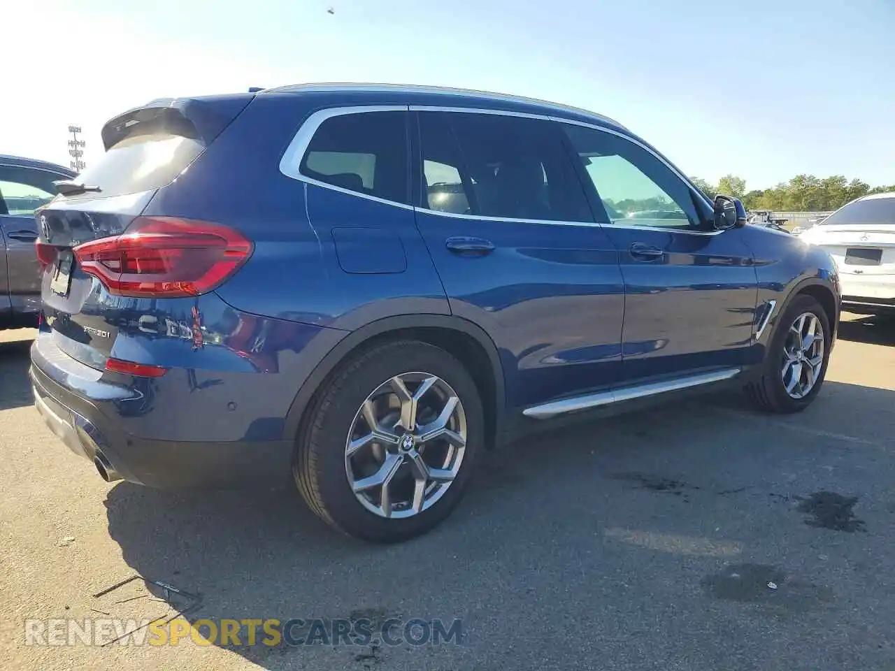 3 Photograph of a damaged car 5UXTY5C07M9G45925 BMW X3 2021