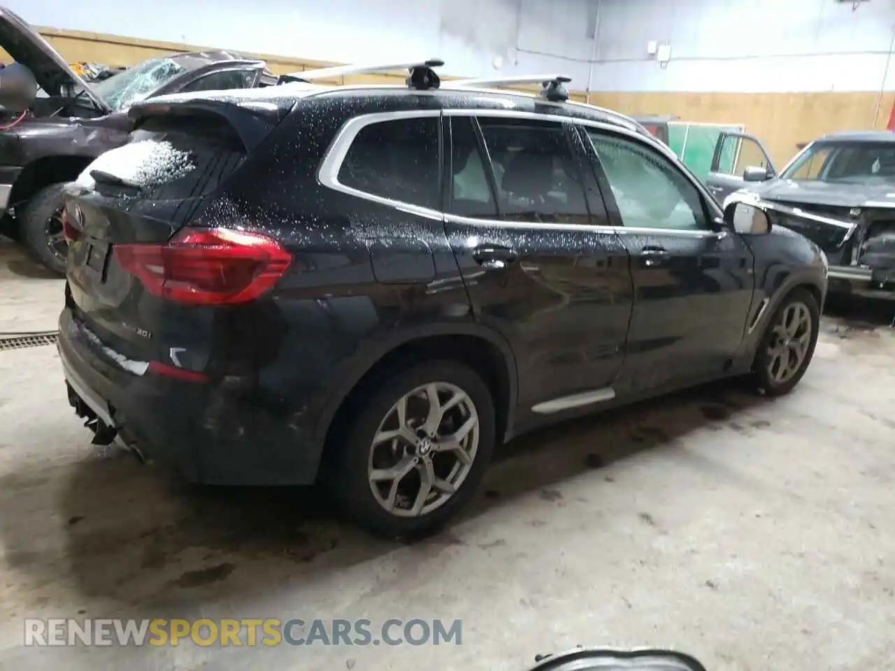 3 Photograph of a damaged car 5UXTY5C08M9F02384 BMW X3 2021