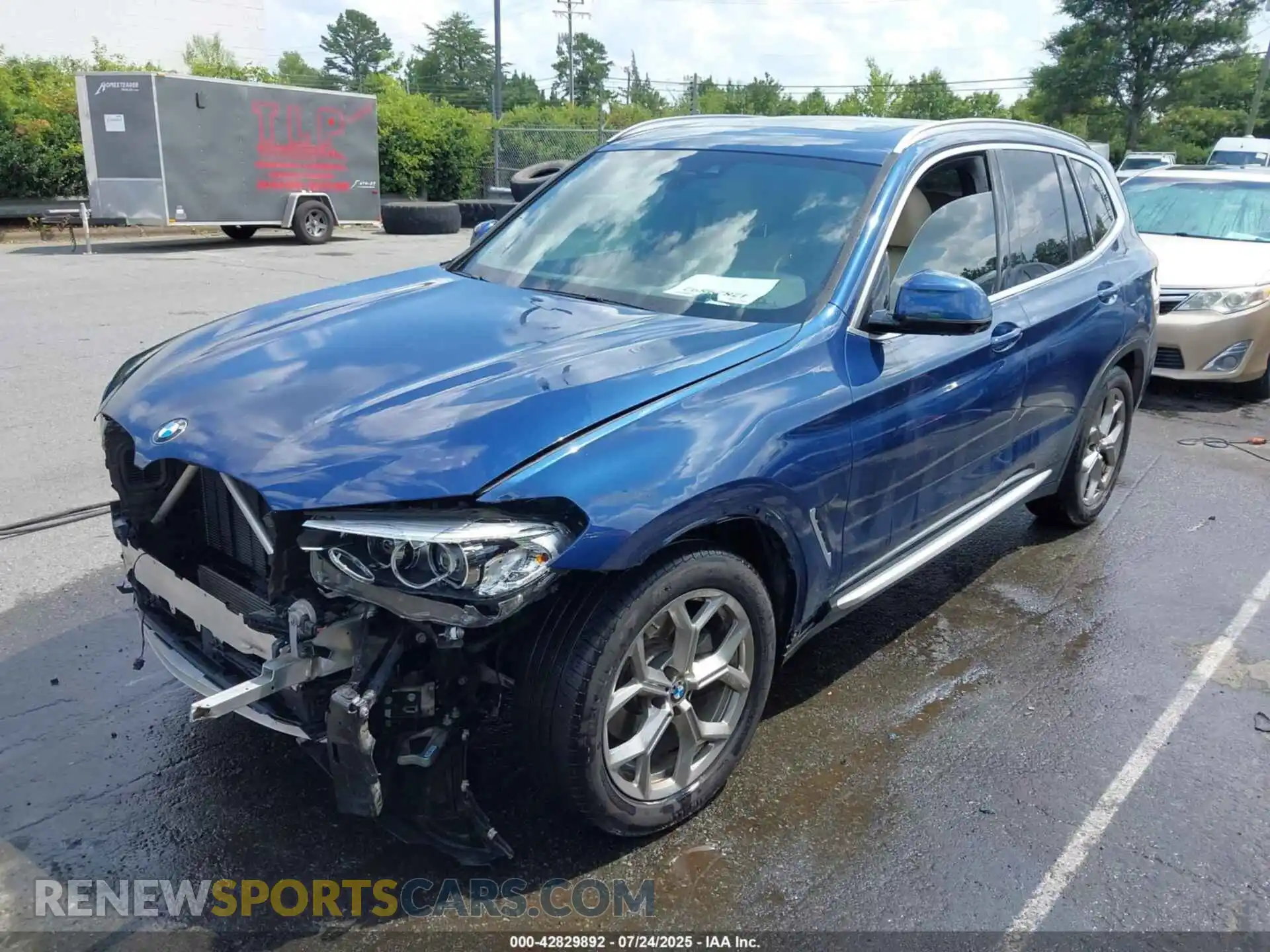 2 Photograph of a damaged car 5UXTY5C08M9F87680 BMW X3 2021