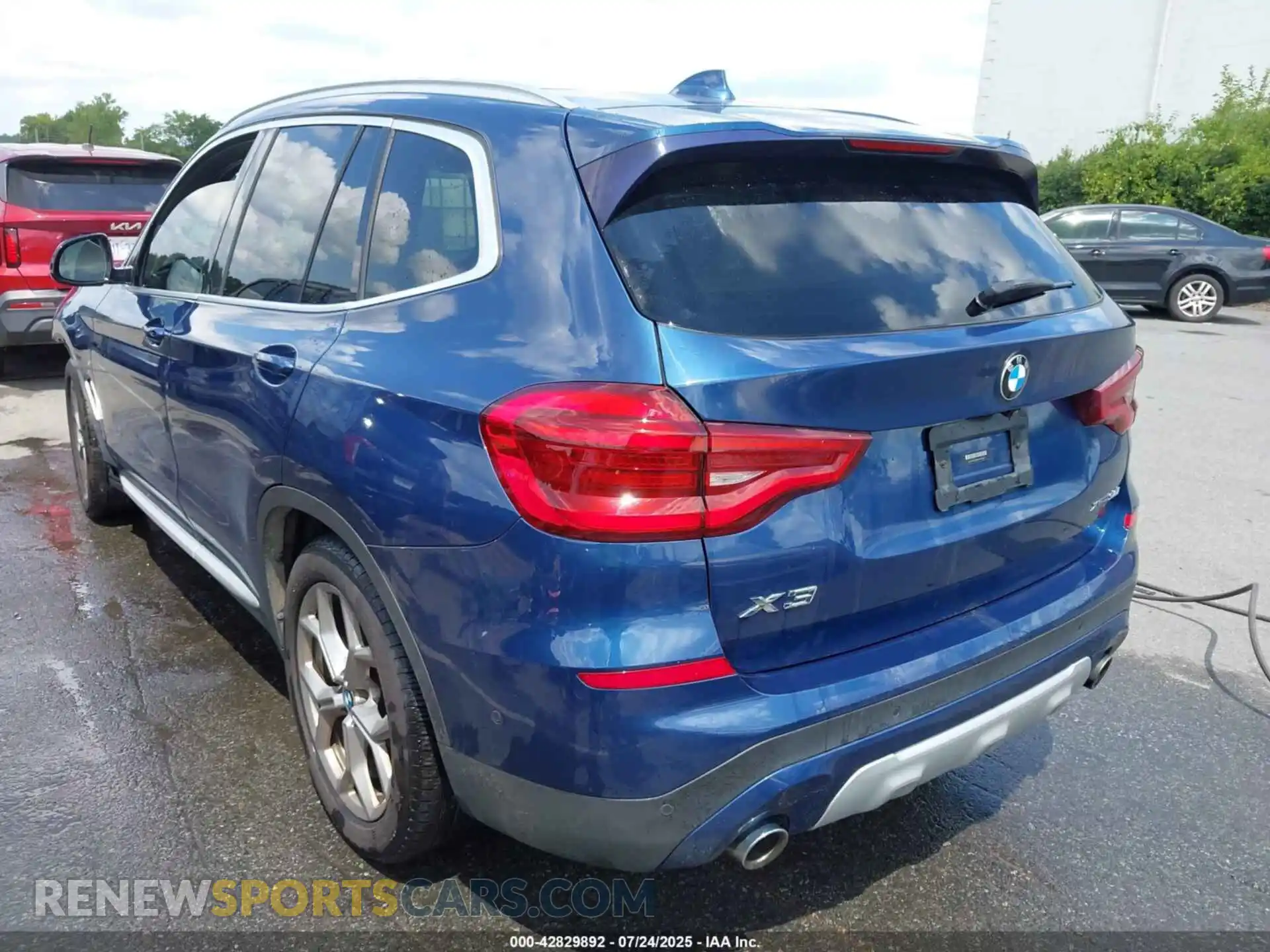 3 Photograph of a damaged car 5UXTY5C08M9F87680 BMW X3 2021