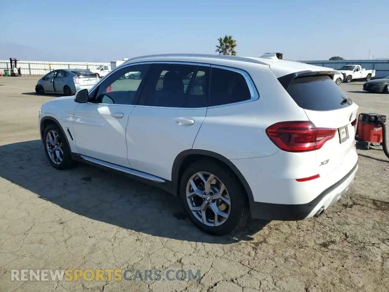 2 Photograph of a damaged car 5UXTY5C09M9F11014 BMW X3 2021