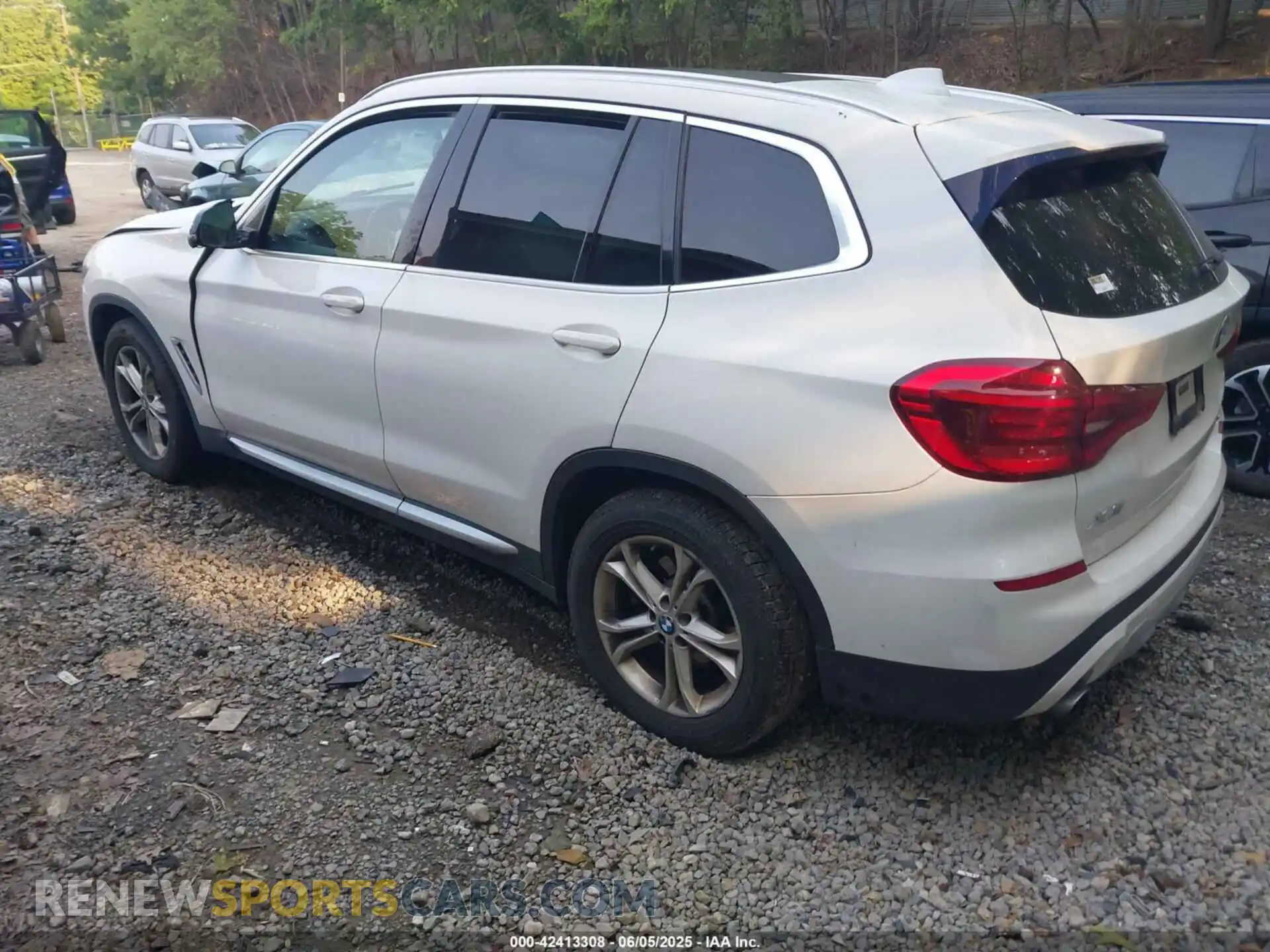 3 Photograph of a damaged car 5UXTY5C09M9F52145 BMW X3 2021