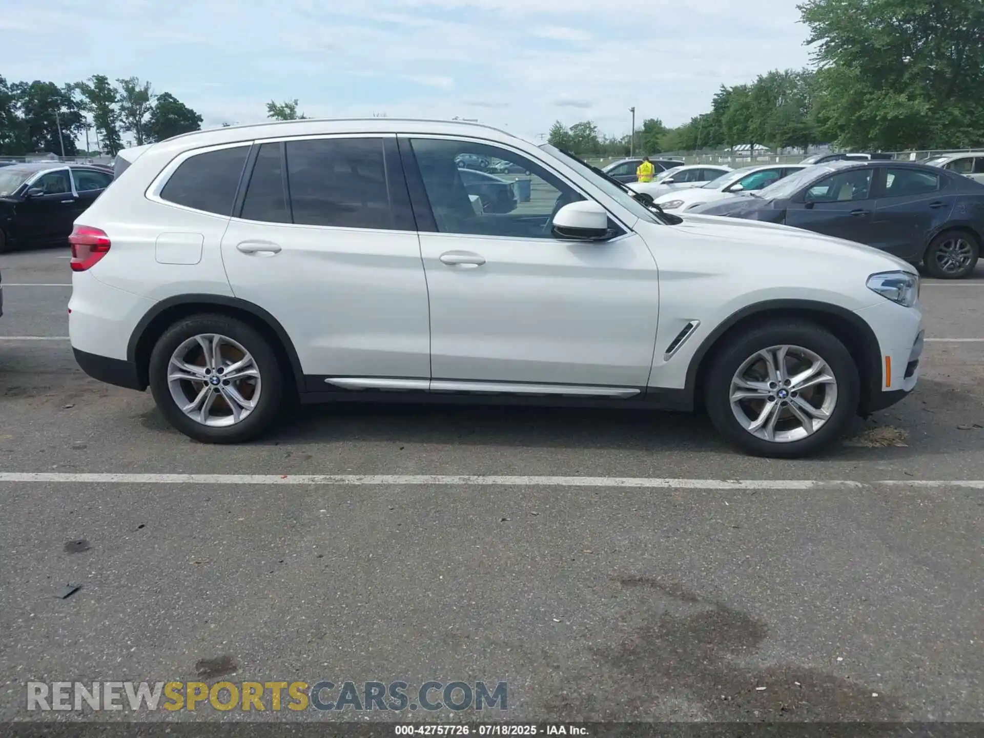 1 Photograph of a damaged car 5UXTY5C09M9G40922 BMW X3 2021
