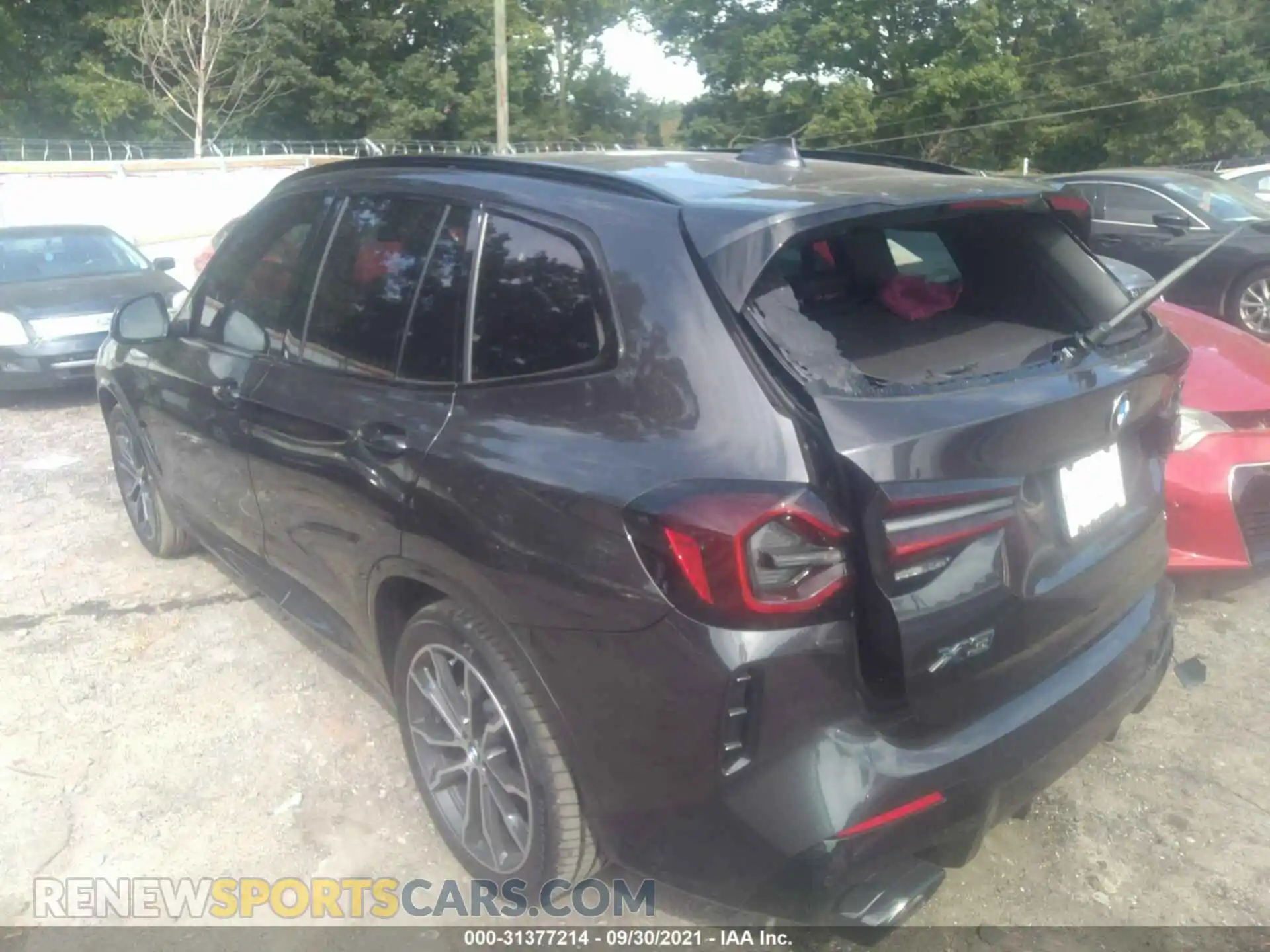 3 Photograph of a damaged car 5UX43DP00N9J26012 BMW X3 2022