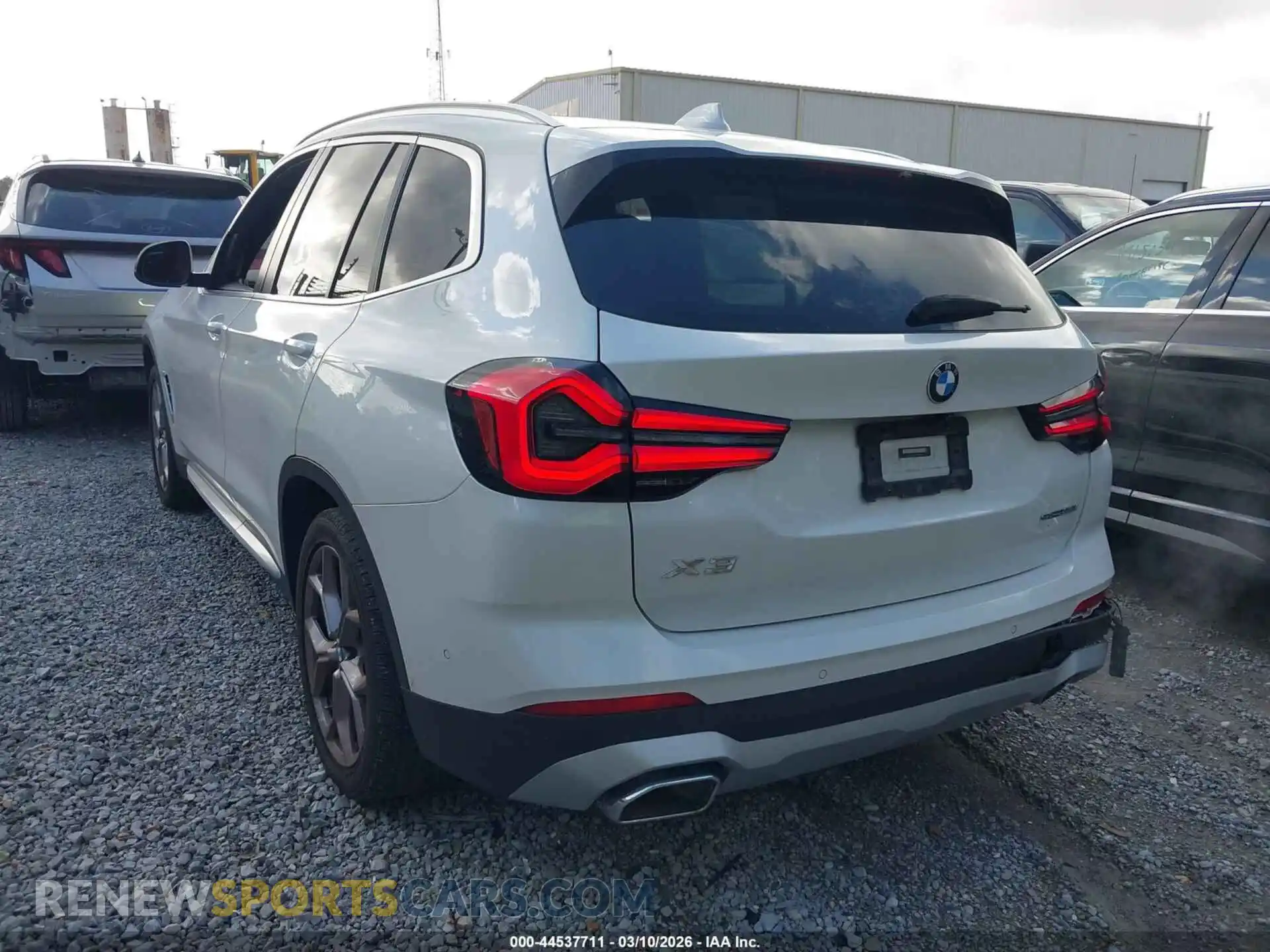 3 Photograph of a damaged car 5UX43DP00N9J50486 BMW X3 2022