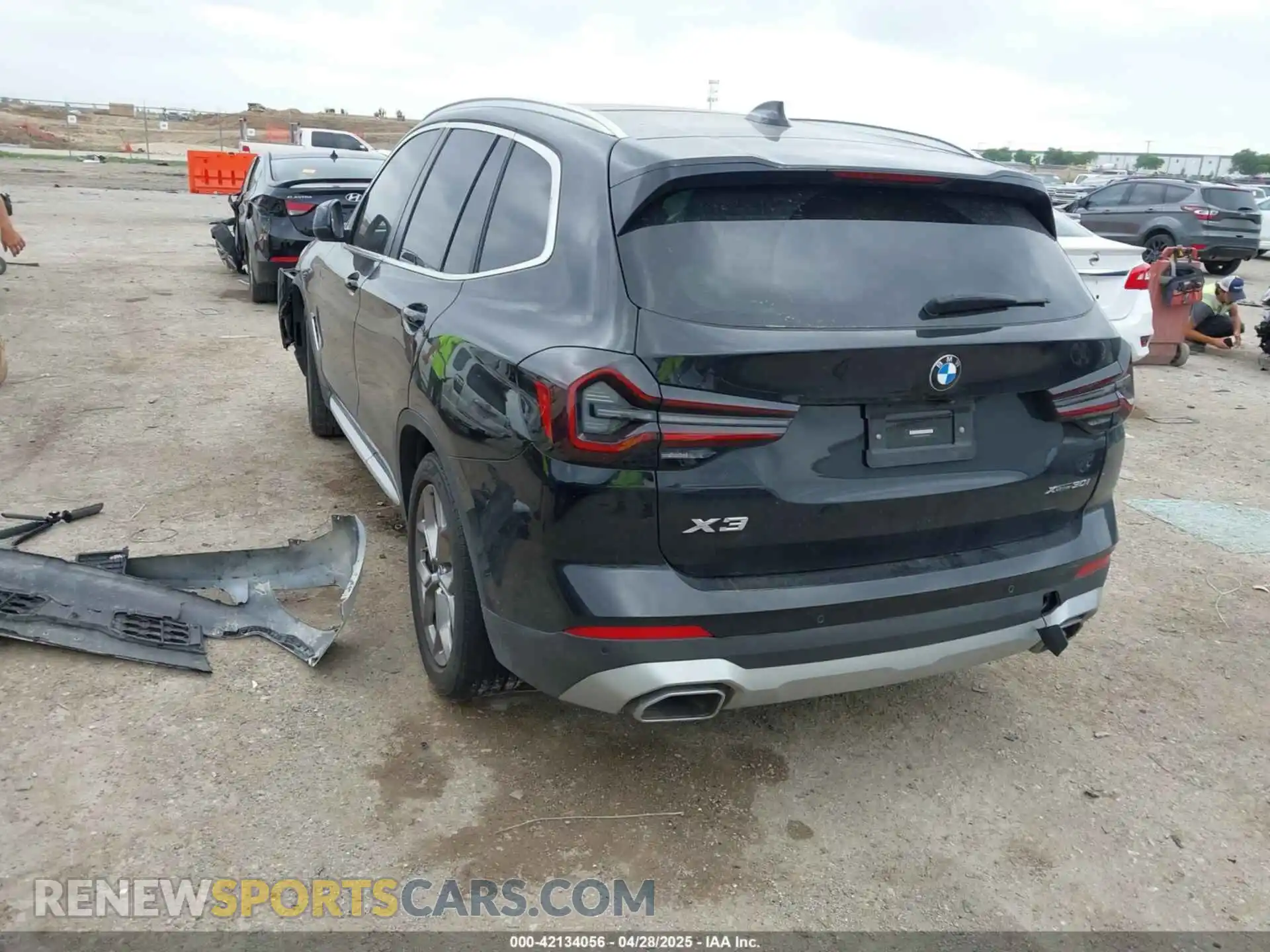 3 Photograph of a damaged car 5UX43DP00N9K19046 BMW X3 2022