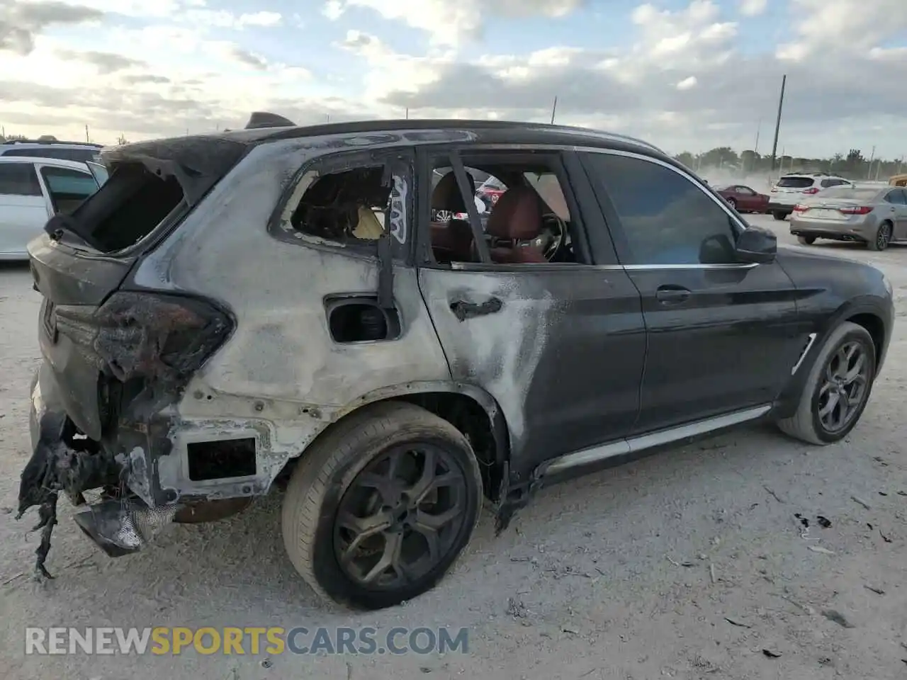 3 Photograph of a damaged car 5UX43DP00N9M21000 BMW X3 2022