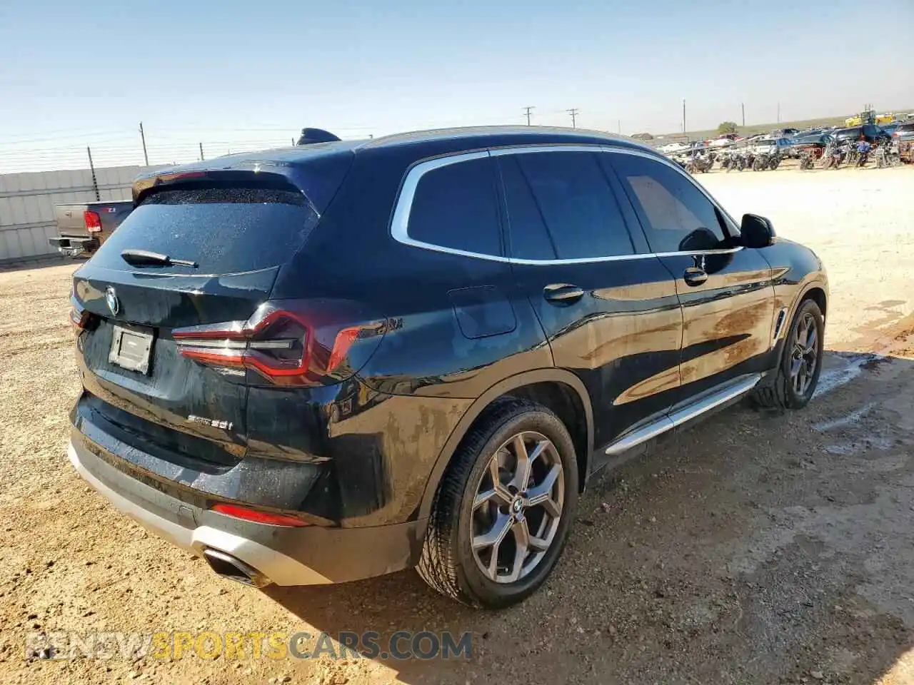 3 Photograph of a damaged car 5UX43DP01N9J60119 BMW X3 2022
