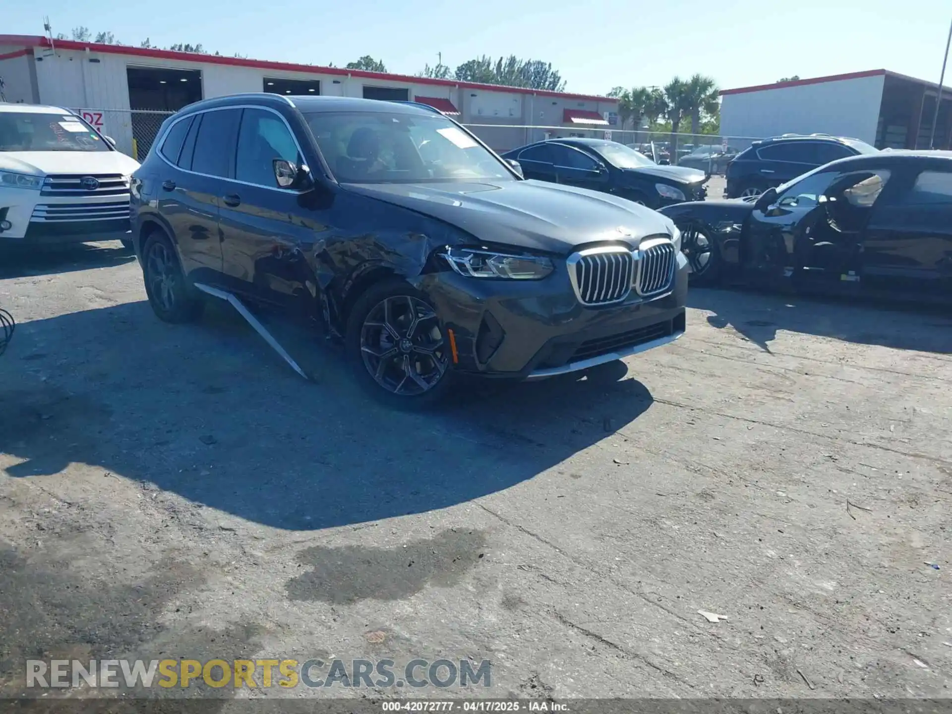 1 Photograph of a damaged car 5UX43DP01N9K29942 BMW X3 2022