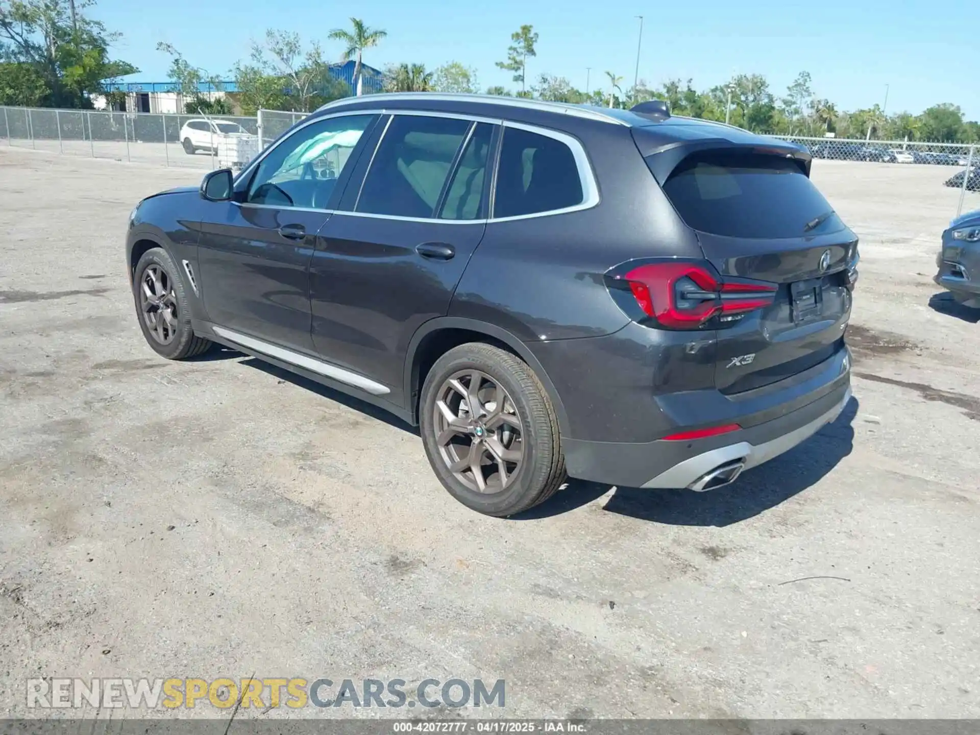 3 Photograph of a damaged car 5UX43DP01N9K29942 BMW X3 2022