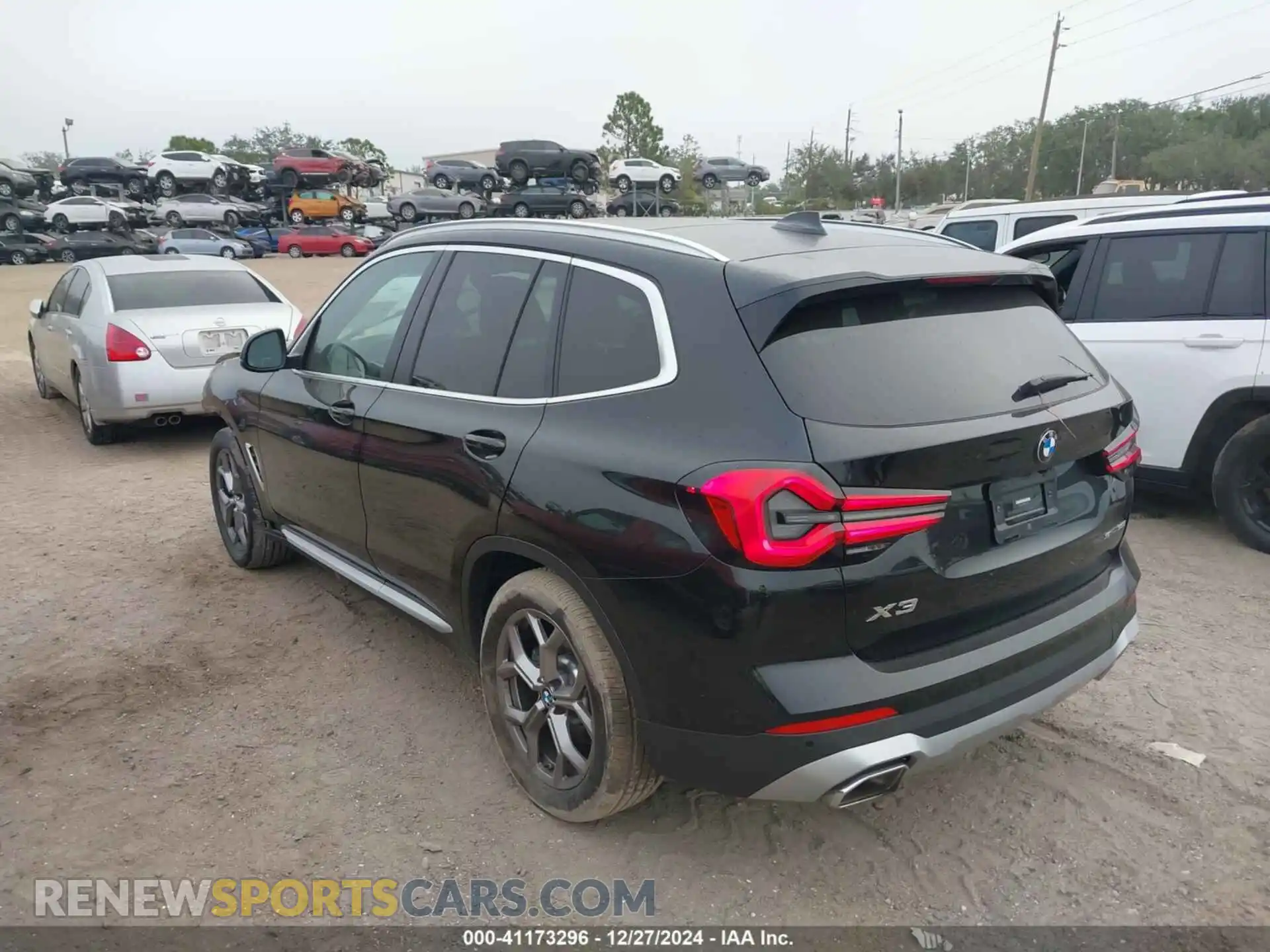 3 Photograph of a damaged car 5UX43DP01N9N22093 BMW X3 2022
