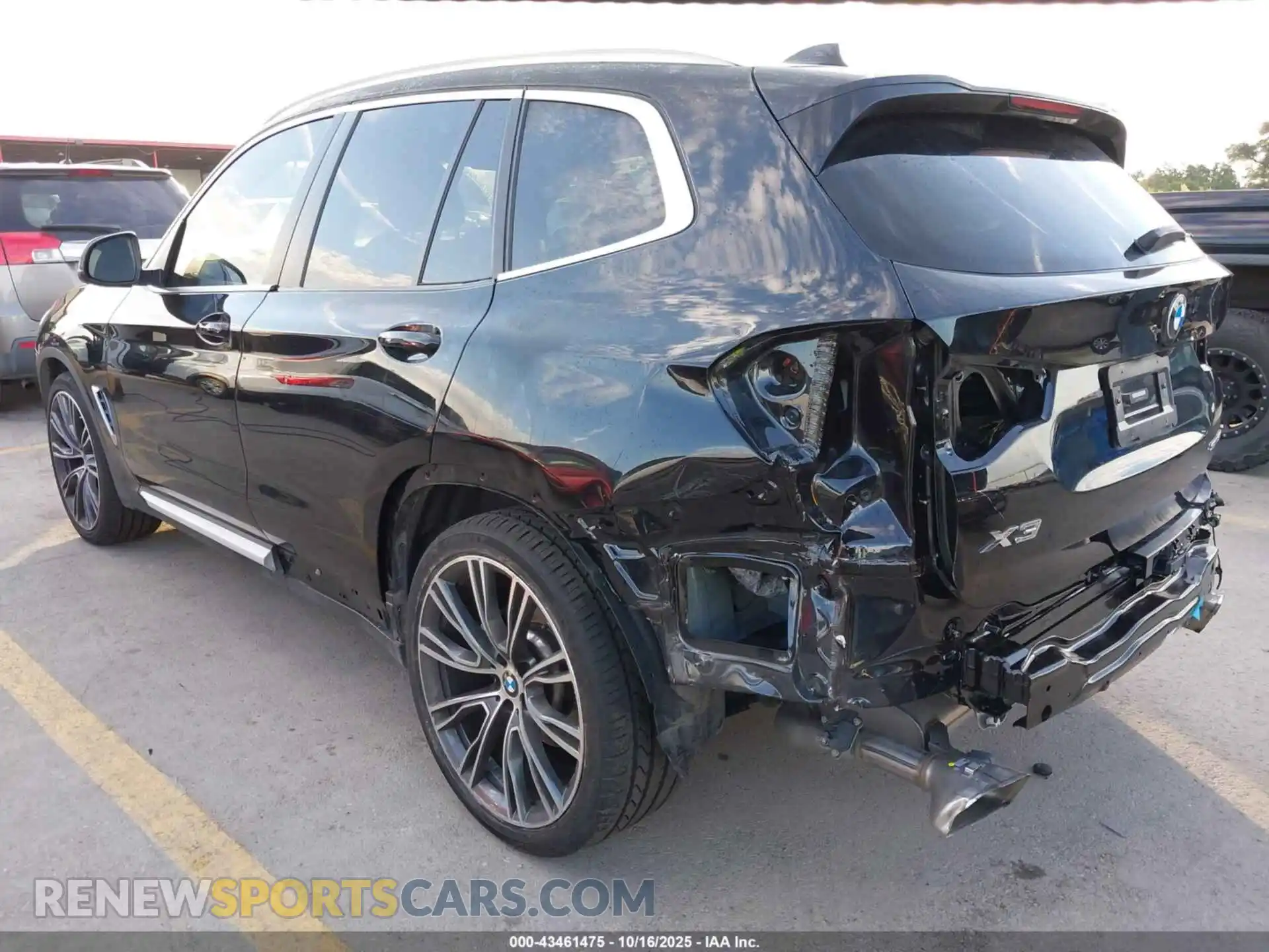 3 Photograph of a damaged car 5UX43DP01N9N31117 BMW X3 2022
