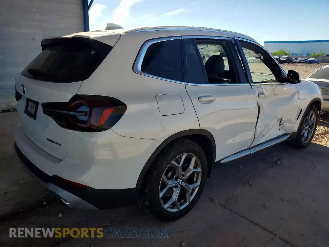 3 Photograph of a damaged car 5UX43DP02N9J95204 BMW X3 2022
