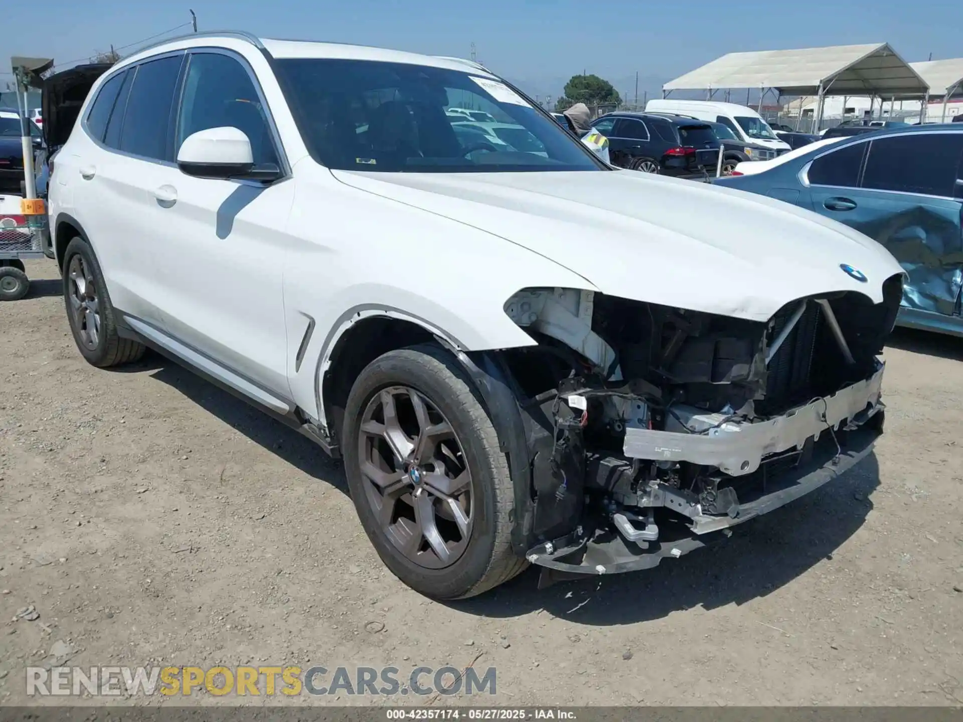 1 Photograph of a damaged car 5UX43DP02N9M15330 BMW X3 2022