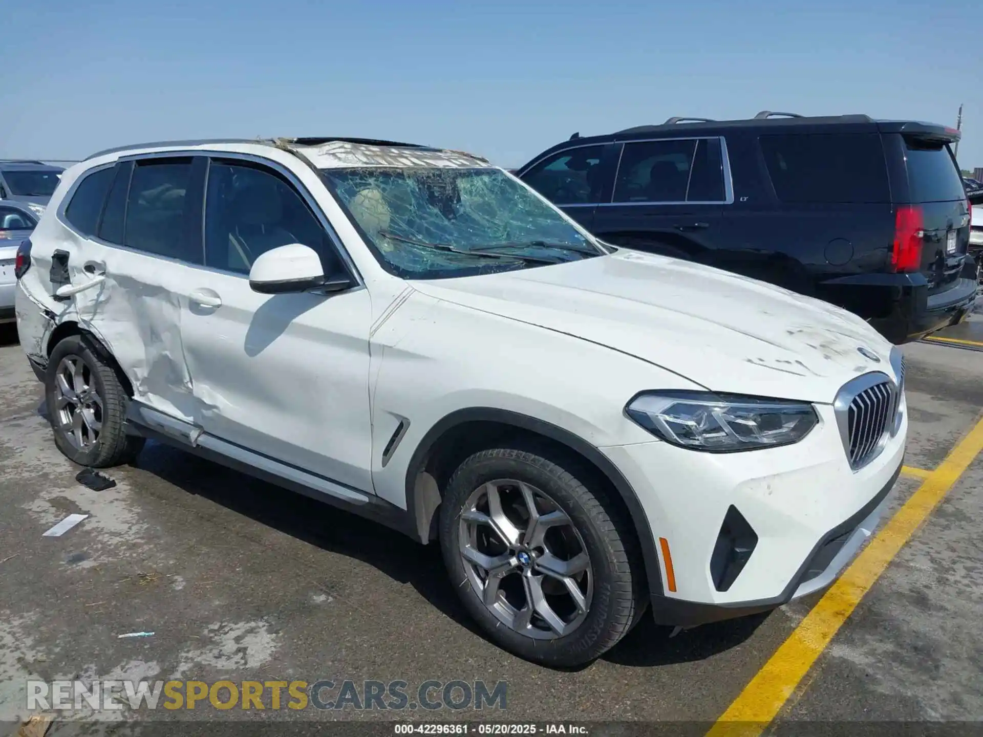 1 Photograph of a damaged car 5UX43DP03N9J64740 BMW X3 2022