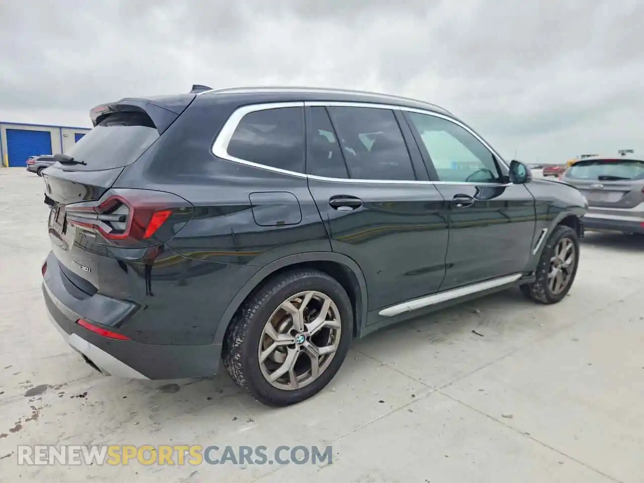 3 Photograph of a damaged car 5UX43DP03N9J81960 BMW X3 2022