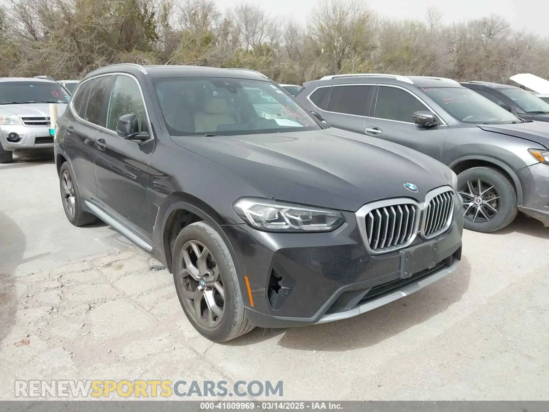 1 Photograph of a damaged car 5UX43DP03N9M46716 BMW X3 2022