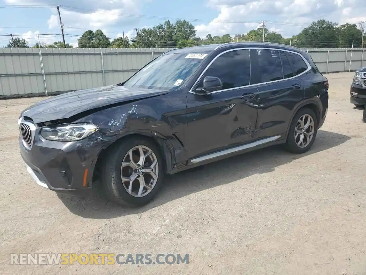 1 Photograph of a damaged car 5UX43DP03N9N18014 BMW X3 2022