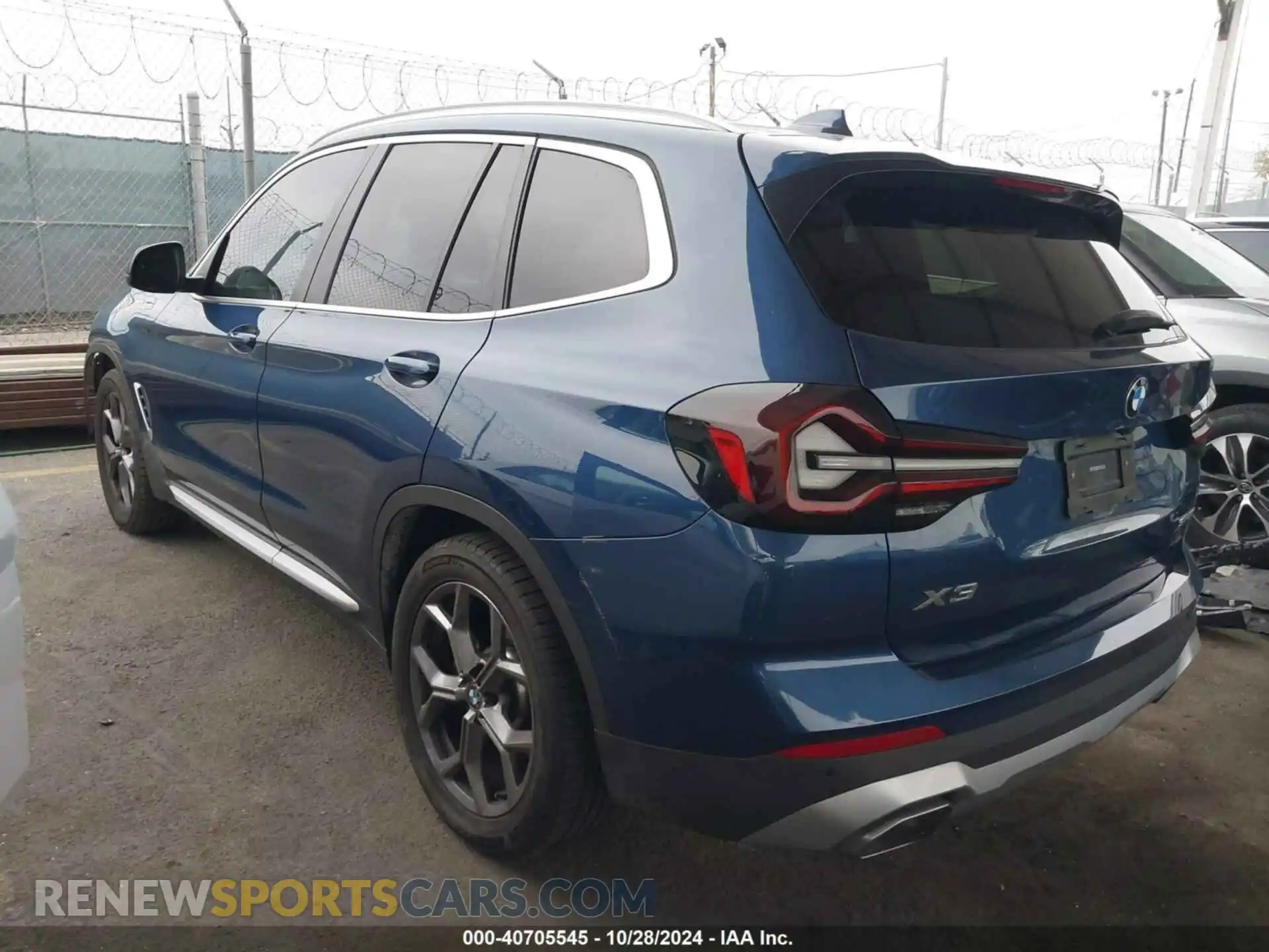 3 Photograph of a damaged car 5UX43DP04N9K69352 BMW X3 2022