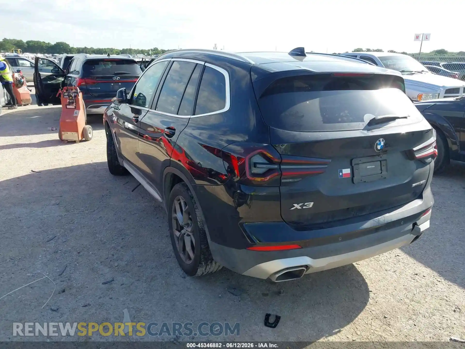 3 Photograph of a damaged car 5UX43DP04N9M44473 BMW X3 2022