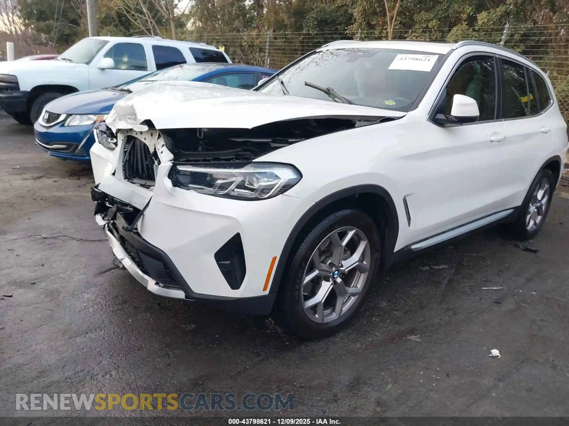 2 Photograph of a damaged car 5UX43DP04N9N14120 BMW X3 2022