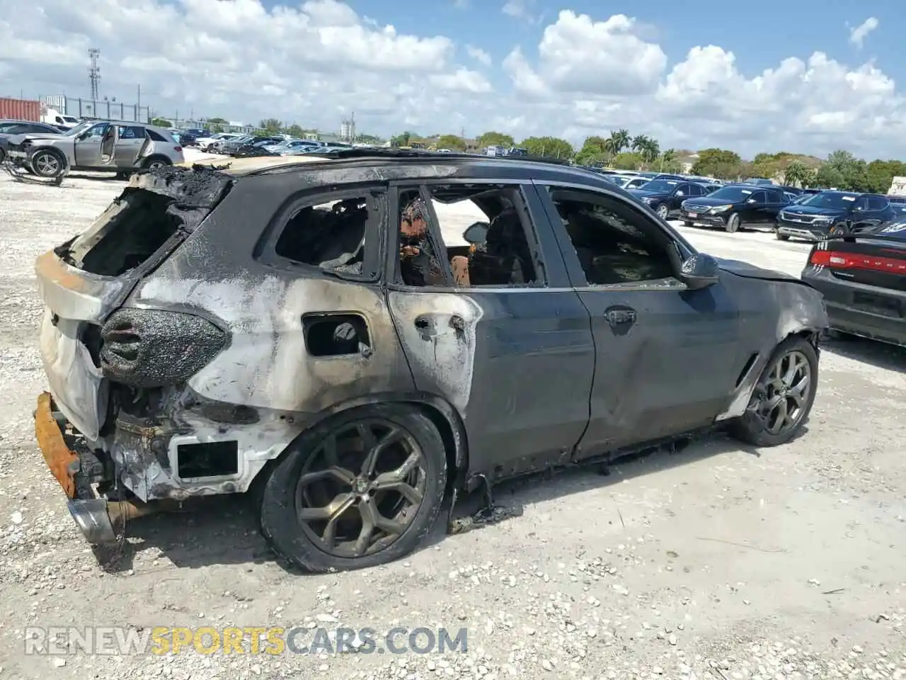 3 Photograph of a damaged car 5UX43DP05N9K34156 BMW X3 2022