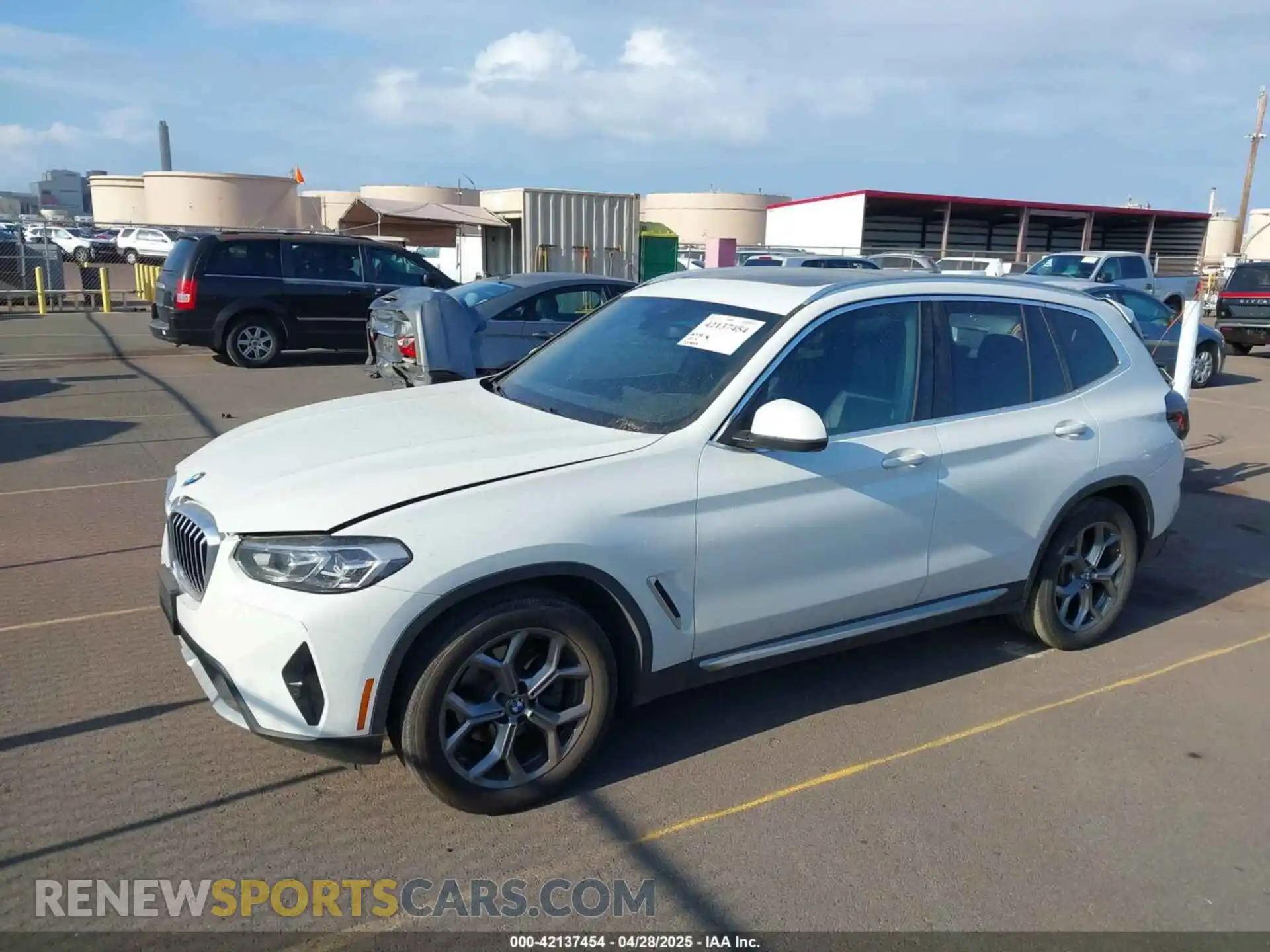 2 Photograph of a damaged car 5UX43DP05N9K99492 BMW X3 2022