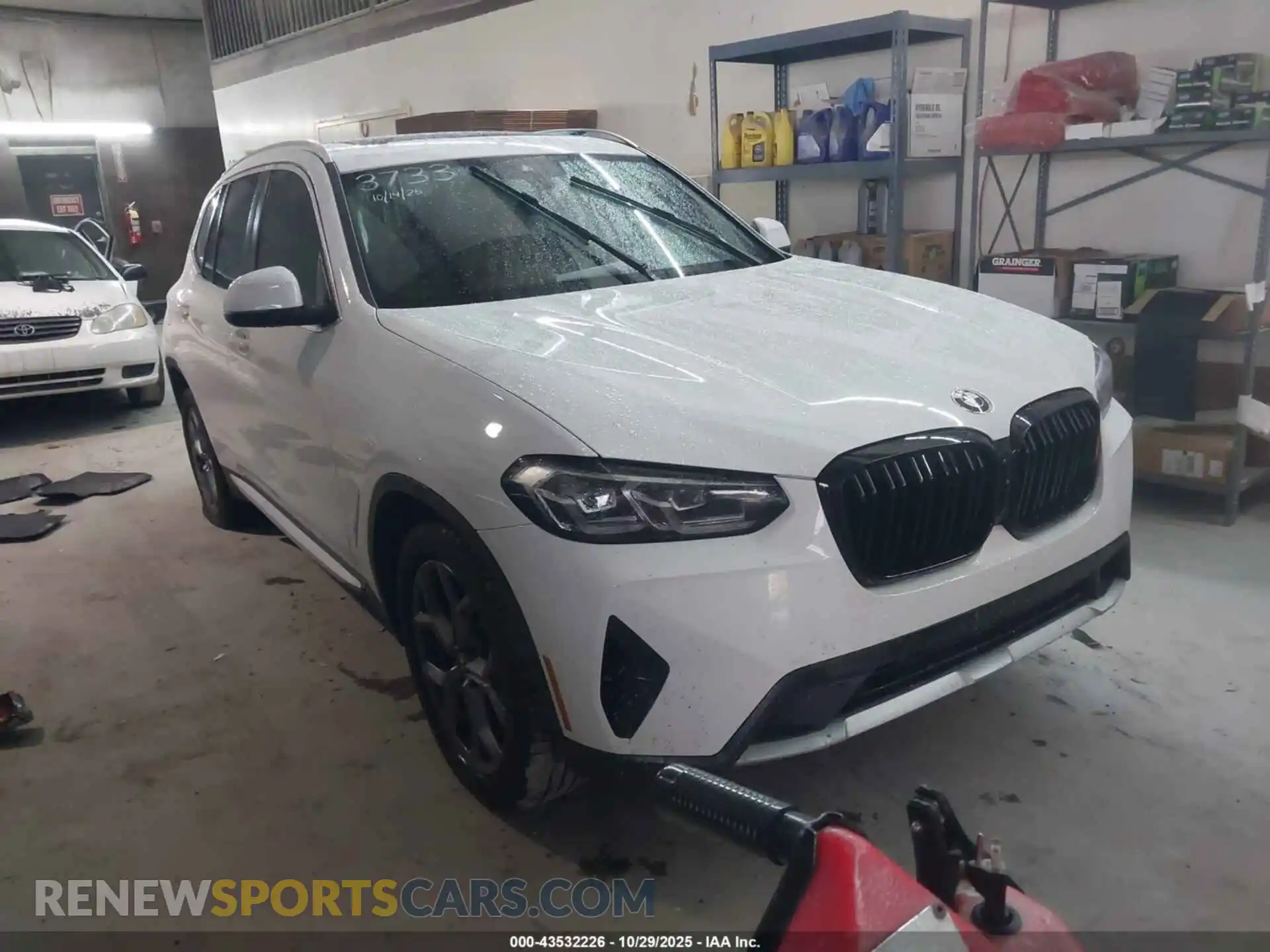 1 Photograph of a damaged car 5UX43DP05N9L83733 BMW X3 2022