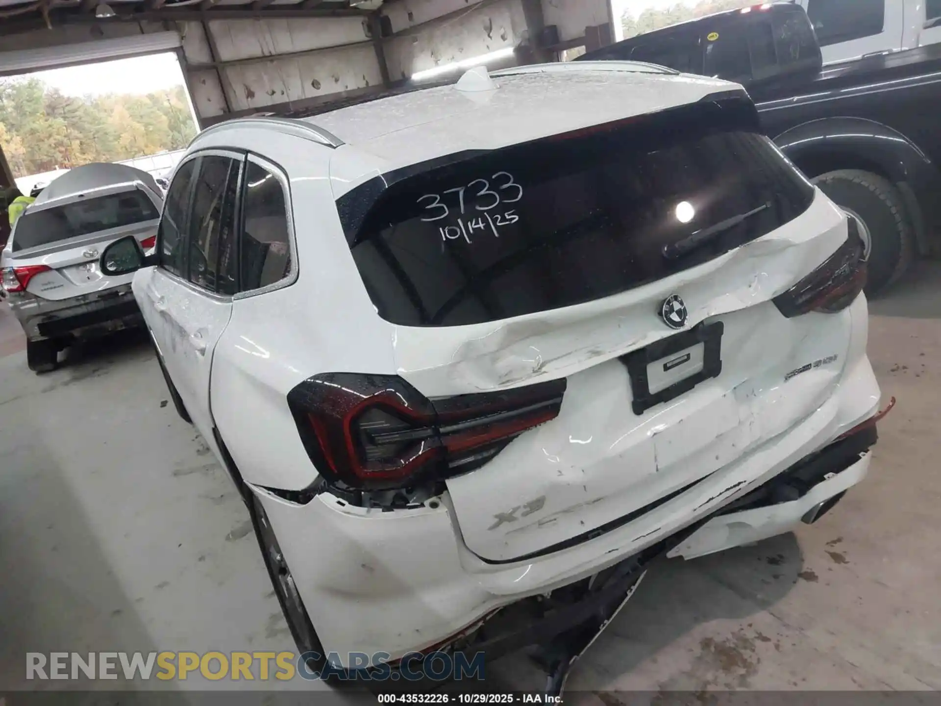 3 Photograph of a damaged car 5UX43DP05N9L83733 BMW X3 2022