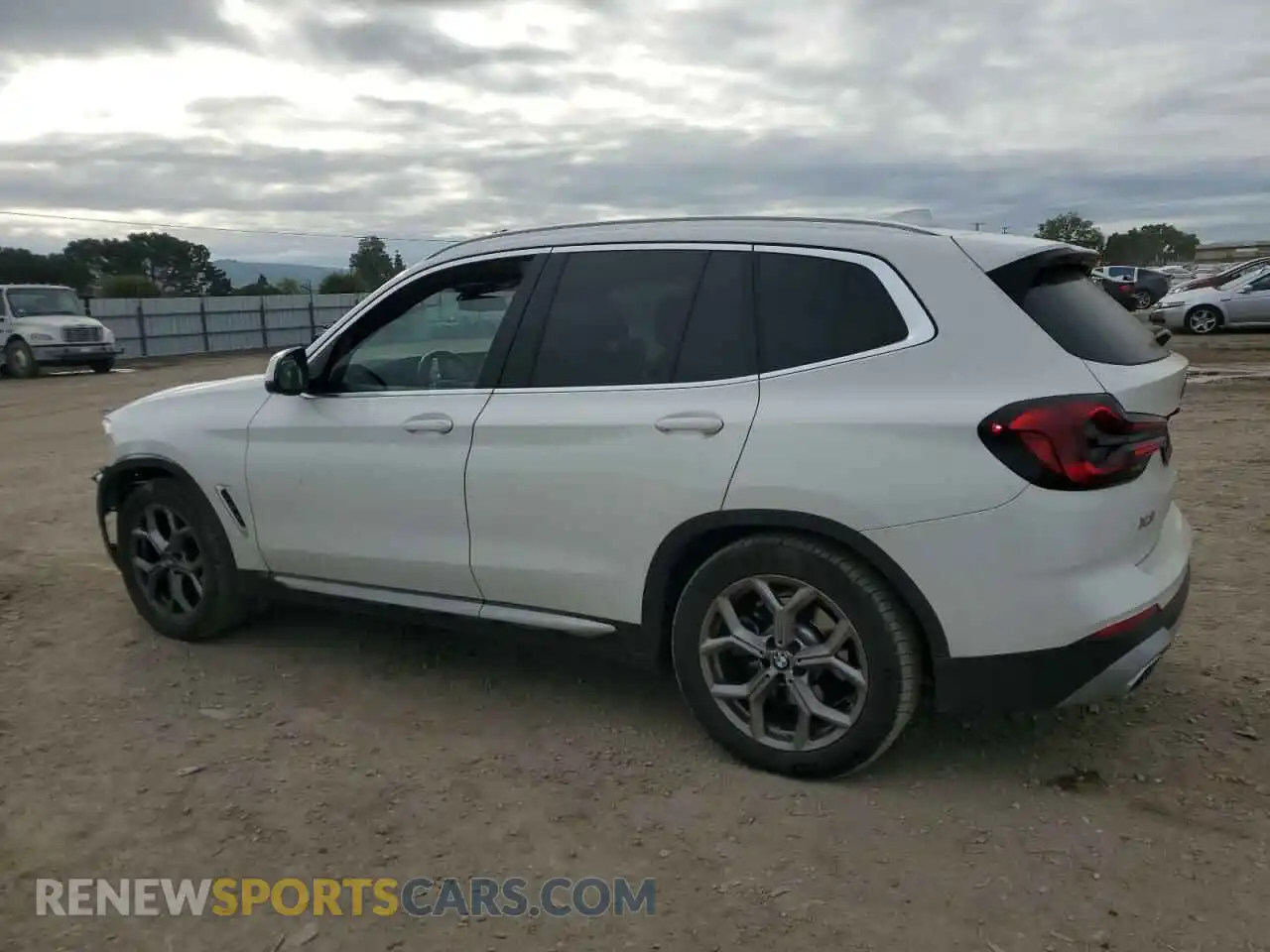 2 Photograph of a damaged car 5UX43DP05N9N13610 BMW X3 2022