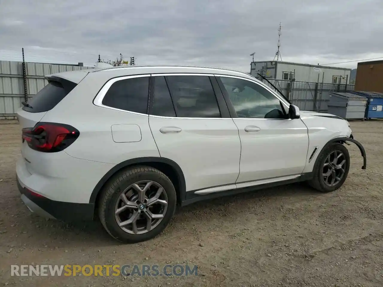 3 Photograph of a damaged car 5UX43DP05N9N13610 BMW X3 2022