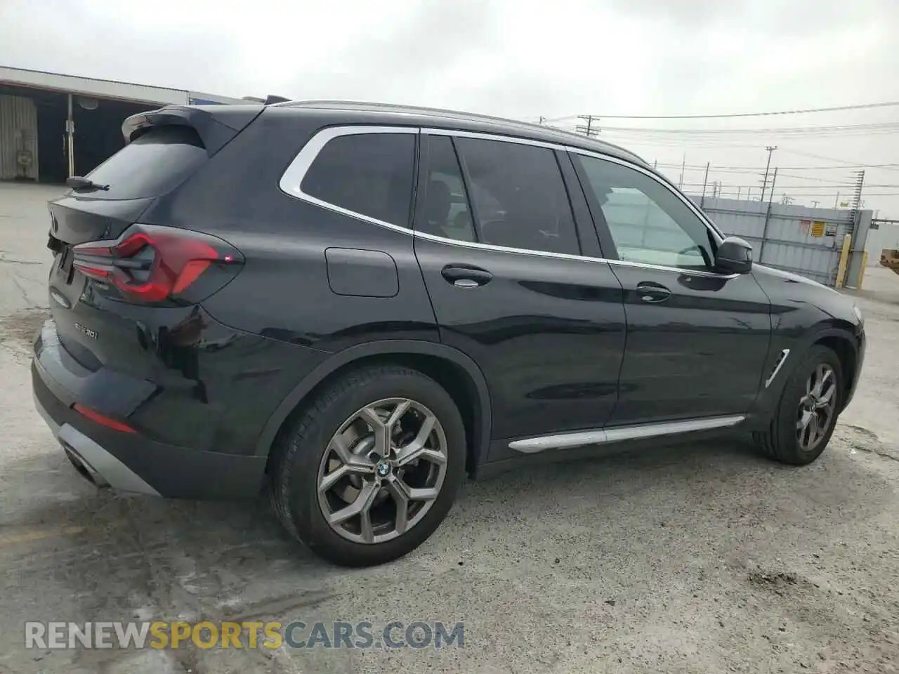 3 Photograph of a damaged car 5UX43DP06N9J24572 BMW X3 2022